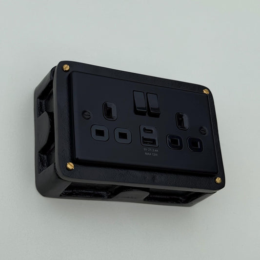 Matt Black Double Switched Solid Cast Metal Conduit 2-Gang Socket + 2.4A 12W 2 Outlet Type A & C USB Charger