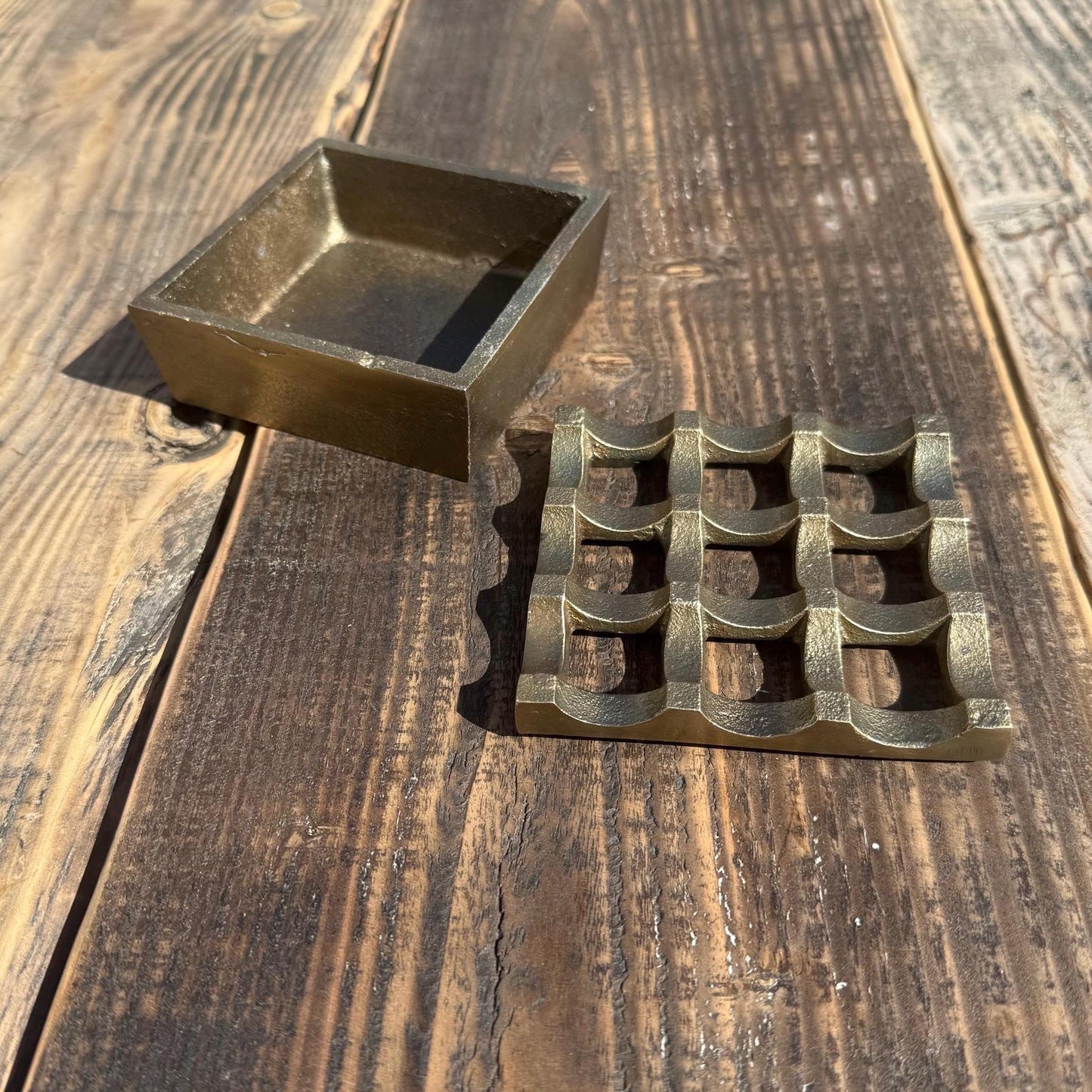 Antique Brass Handcrafted Cast Ashtray - Vintage Style Cigar Holder Ashtray - Heavy Cigarette Ashtray