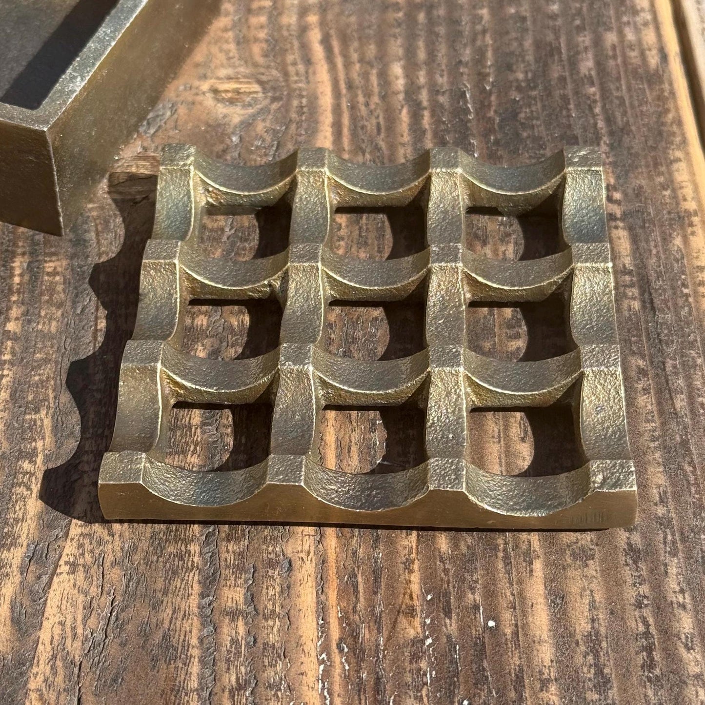 Antique Brass Handcrafted Cast Ashtray - Vintage Style Cigar Holder Ashtray - Heavy Cigarette Ashtray