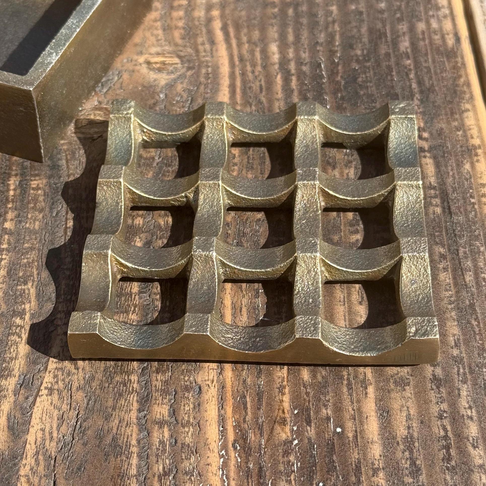 Antique Brass Handcrafted Cast Ashtray - Vintage Style Cigar Holder Ashtray - Heavy Cigarette Ashtray