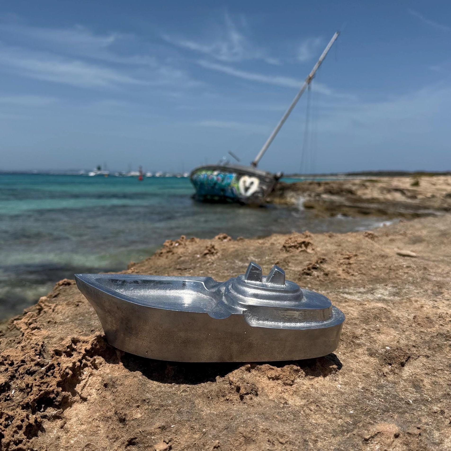 Boat Ocean Yacht Liner Polished Handcrafted Cast Aluminium Ashtray - Nautical Vintage Style Navy Cigar Holder Ashtray - Heavy Cigarette tray