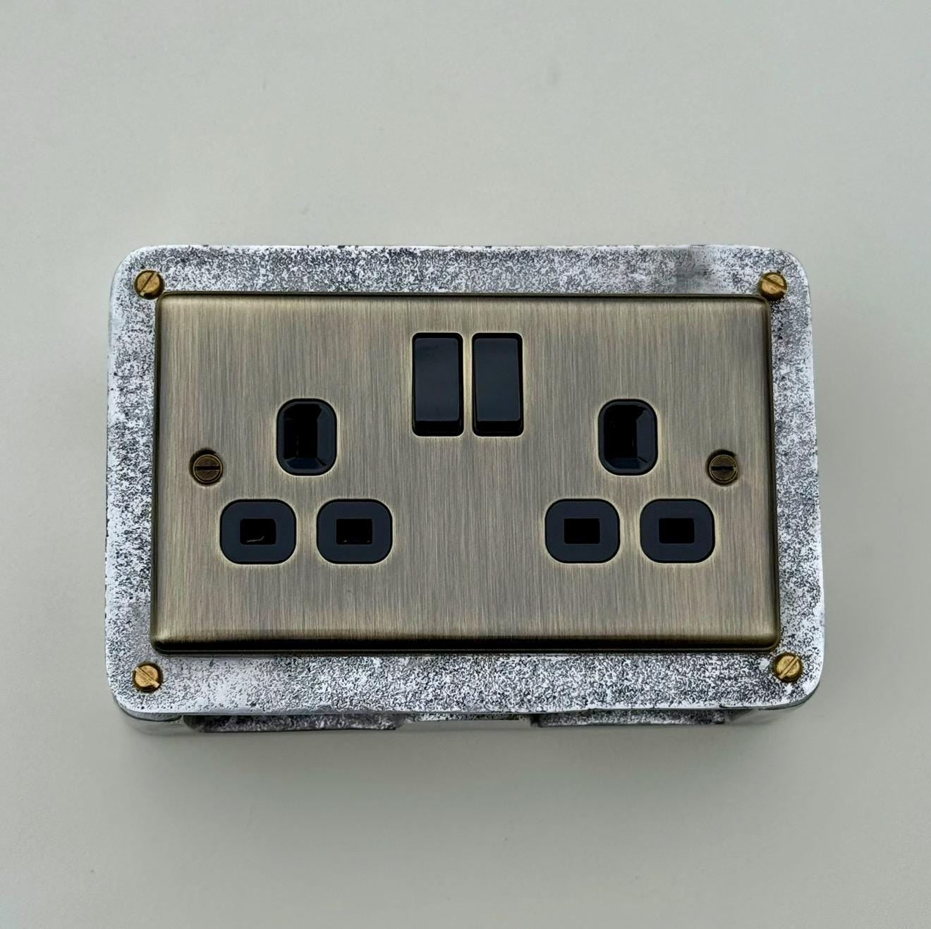 Antique Brass Double Switched 13A Power Socket 230V 13A 2 Gang 2G Solid Cast Metal Conduit Switch Industrial - BS EN Approved