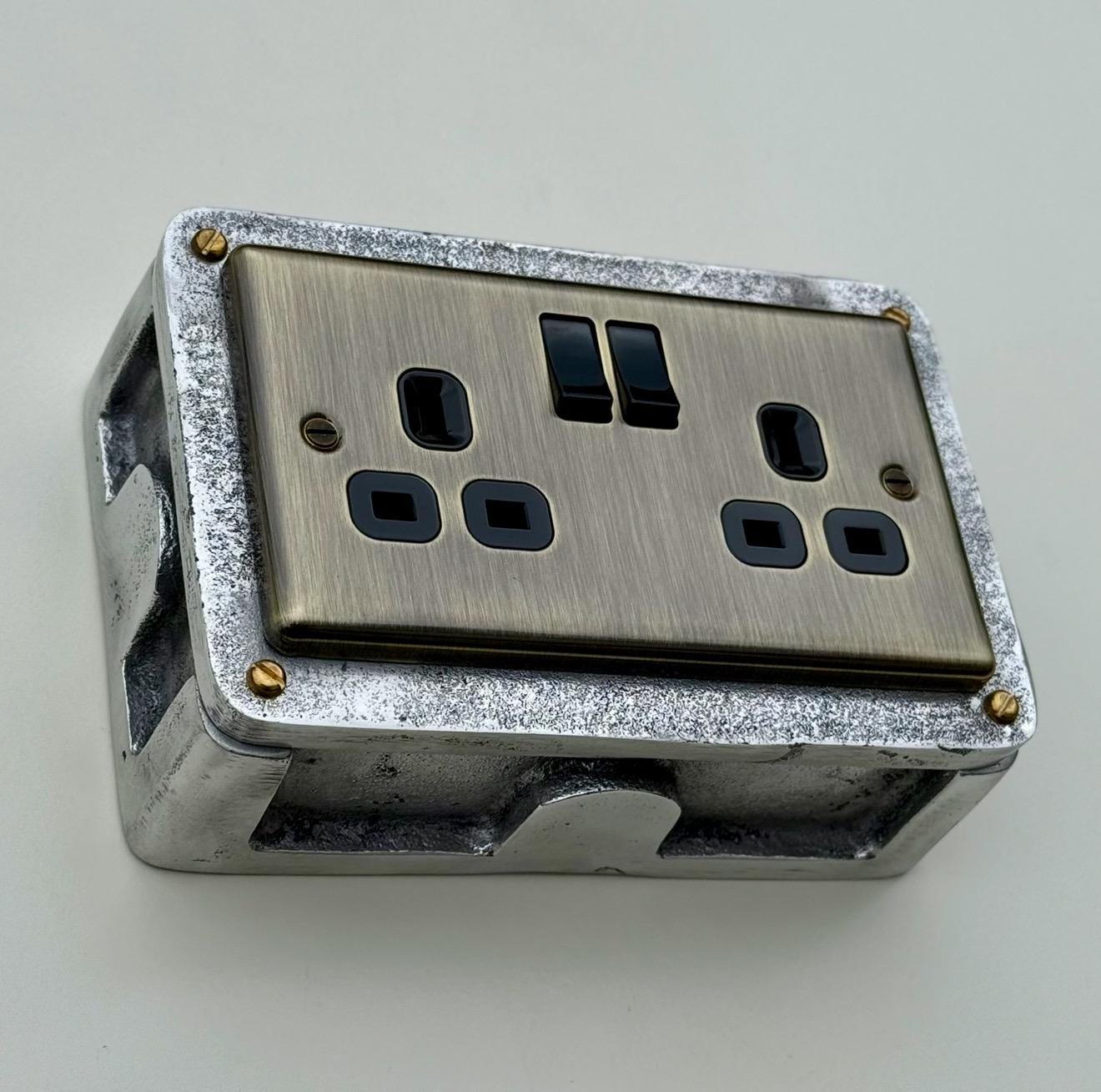 Antique Brass Double Switched 13A Power Socket 230V 13A 2 Gang 2G Solid Cast Metal Conduit Switch Industrial - BS EN Approved