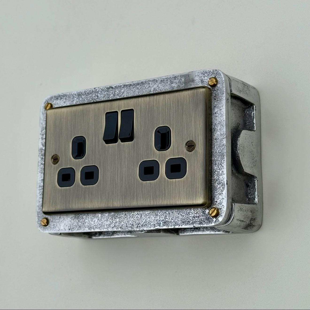 Antique Brass Double Switched 13A Power Socket 230V 13A 2 Gang 2G Solid Cast Metal Conduit Switch Industrial - BS EN Approved