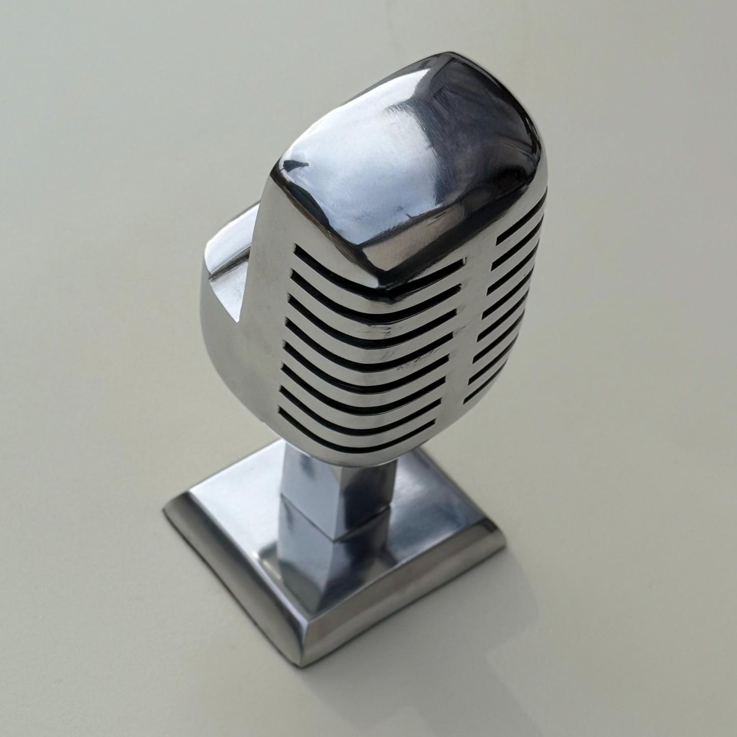 Maxlume - Vintage Microphone Pencil Stand Holder Retro Mic Office Accesories
