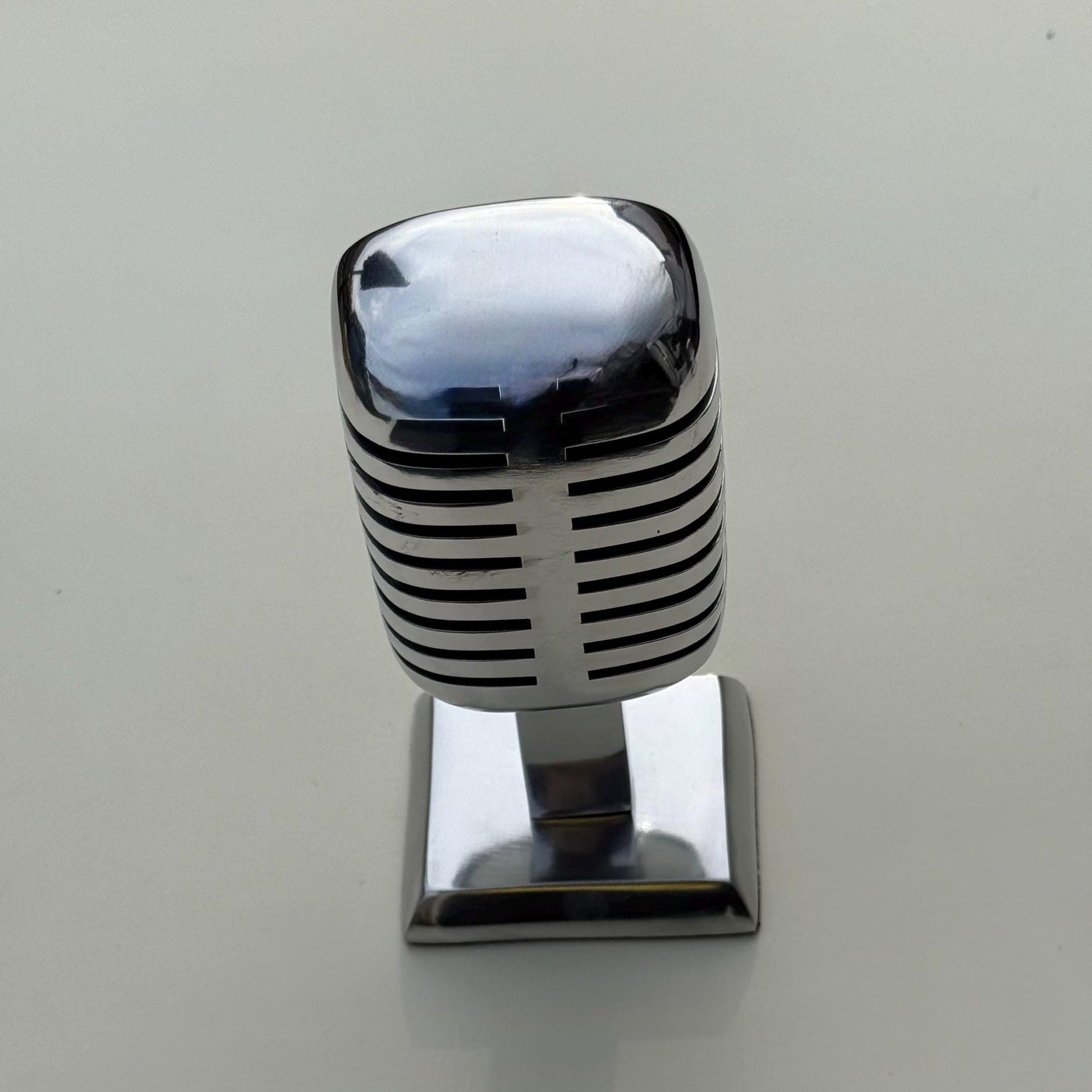 Maxlume - Vintage Microphone Pencil Stand Holder Retro Mic Office Accesories