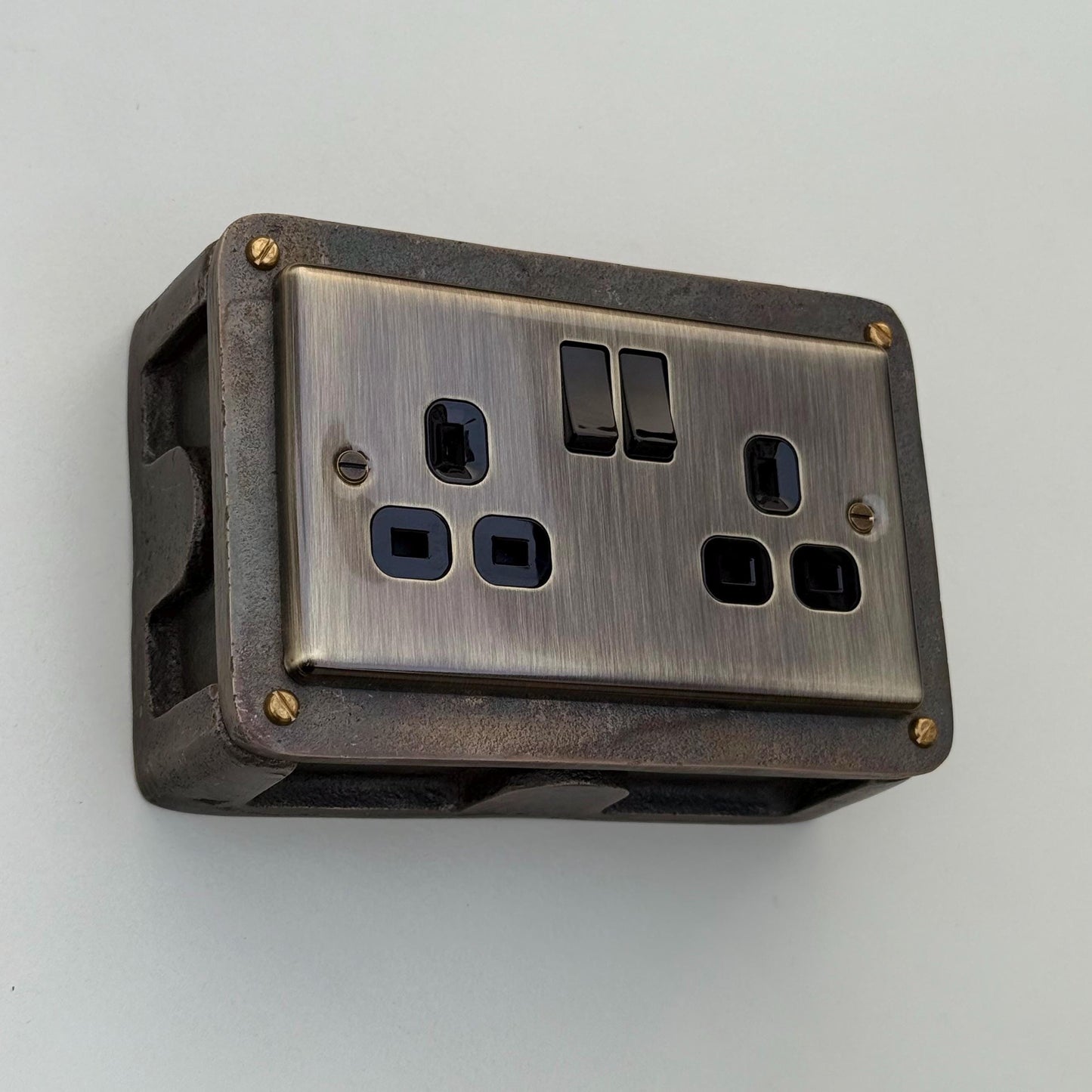 Antique Brass Double Switched 13A Power Socket 230V 13A 2 Gang 2G Solid Cast Metal Conduit Switch Industrial - BS EN Approved
