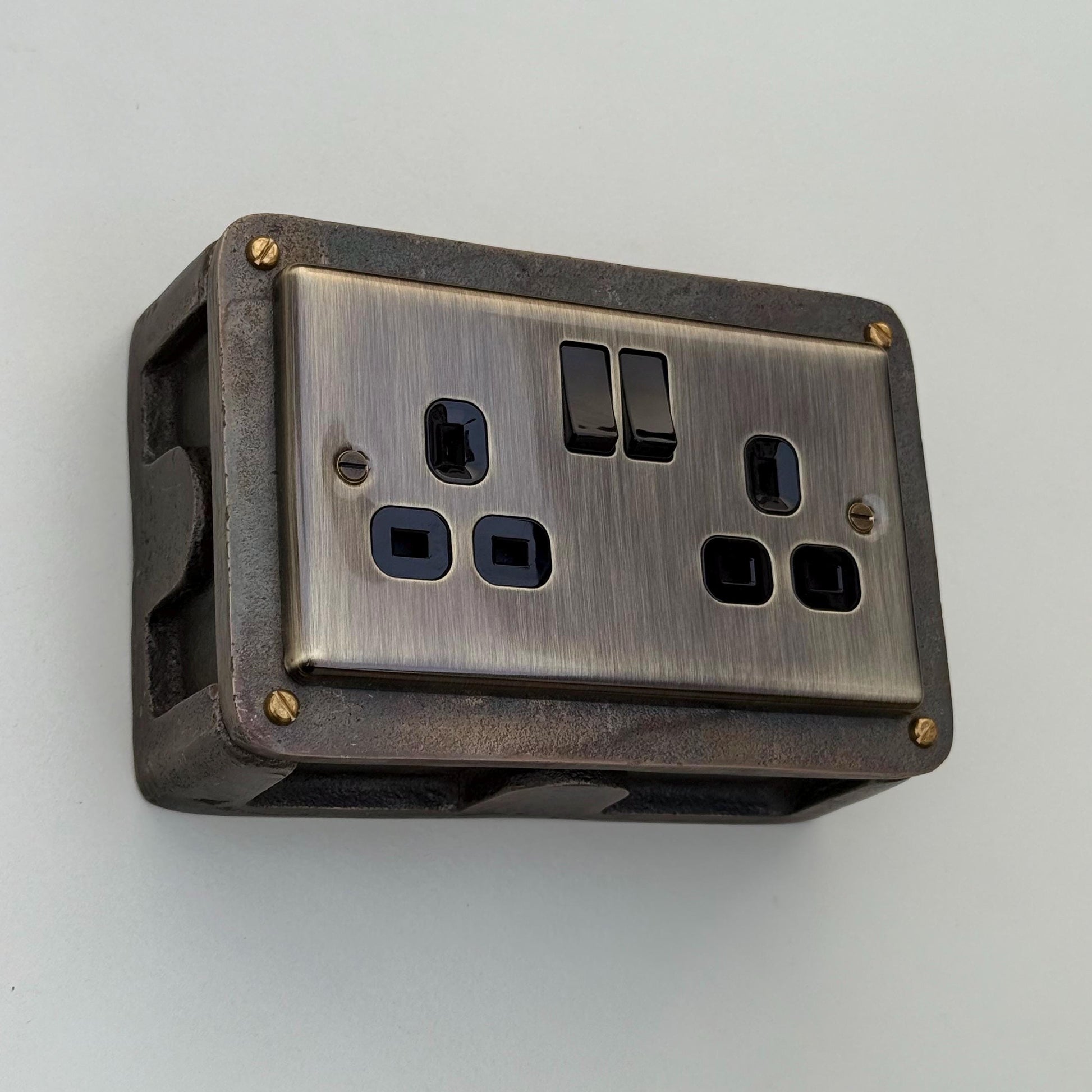 Antique Brass Double Switched 13A Power Socket 230V 13A 2 Gang 2G Solid Cast Metal Conduit Switch Industrial - BS EN Approved