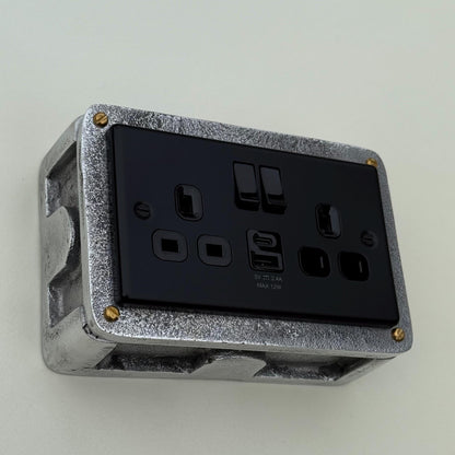 Matt Black Double Switched Solid Cast Metal Conduit 2-Gang Socket + 2 Outlet Type A & C USB Charger