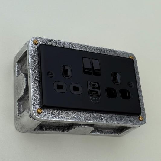 Matt Black Double Switched Solid Cast Metal Conduit 2-Gang Socket + 2 Outlet Type A & C USB Charger