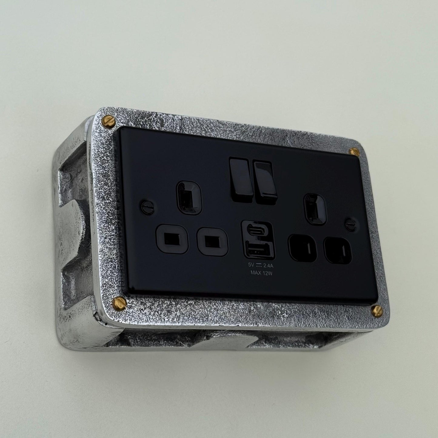 Matt Black Double Switched Solid Cast Metal Conduit 2-Gang Socket + 2 Outlet Type A & C USB Charger