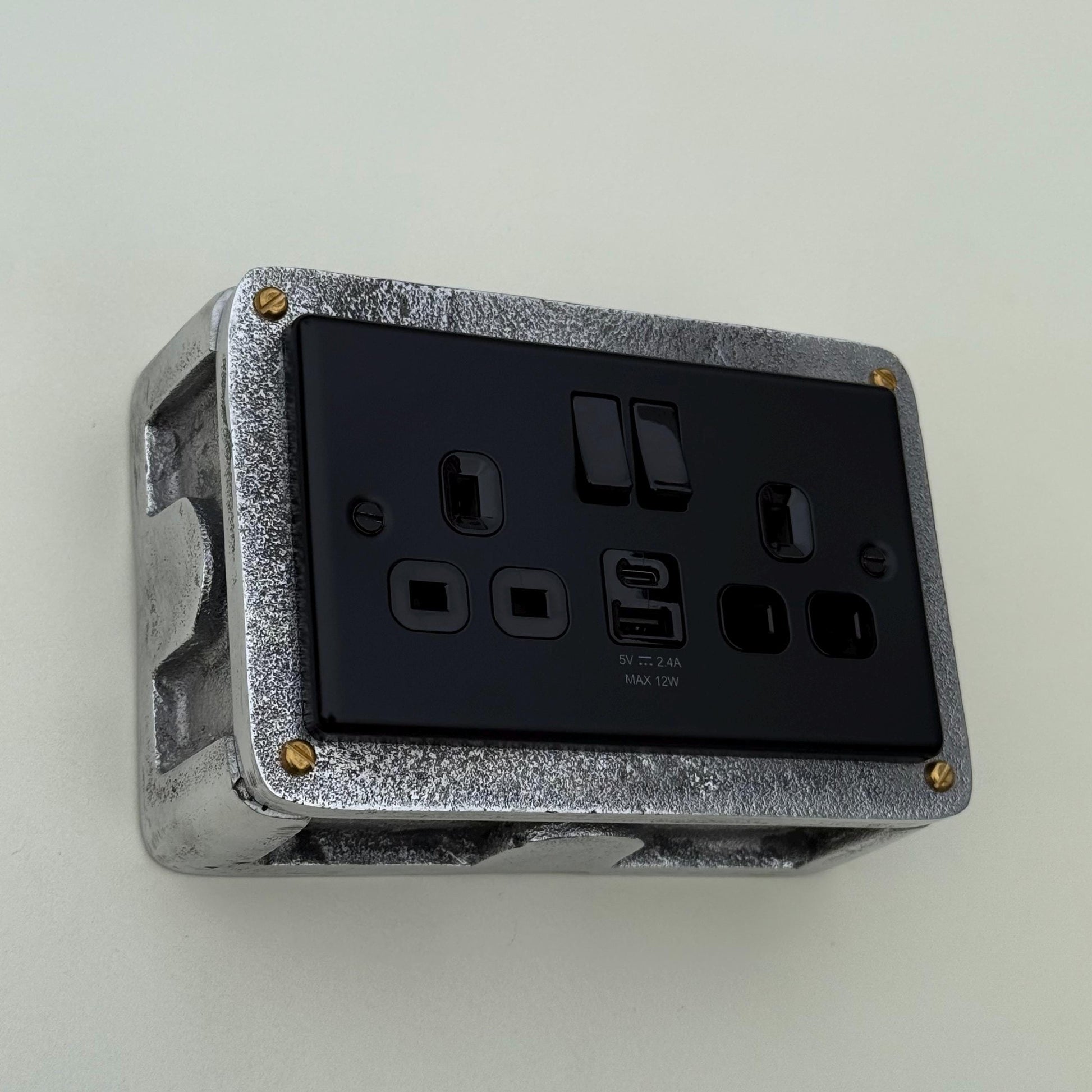 Matt Black Double Switched Solid Cast Metal Conduit 2-Gang Socket + 2 Outlet Type A & C USB Charger
