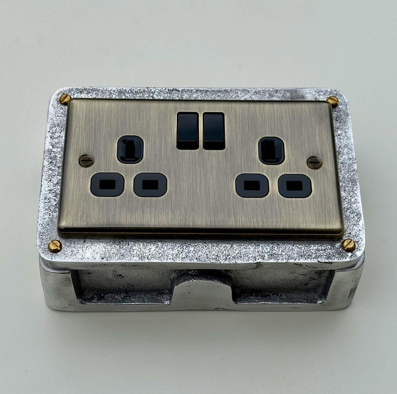 Antique Brass Double Switched 13A Power Socket 230V 13A 2 Gang 2G Solid Cast Metal Conduit Switch Industrial - BS EN Approved