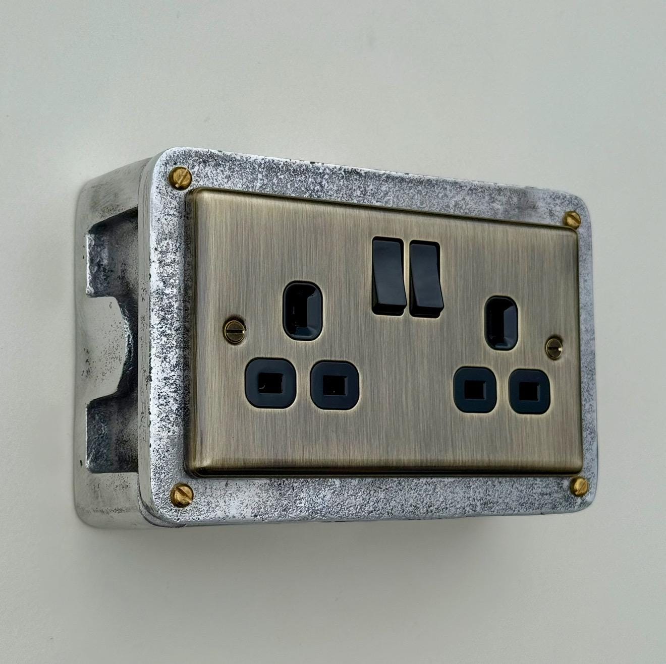Antique Brass Double Switched 13A Power Socket 230V 13A 2 Gang 2G Solid Cast Metal Conduit Switch Industrial - BS EN Approved