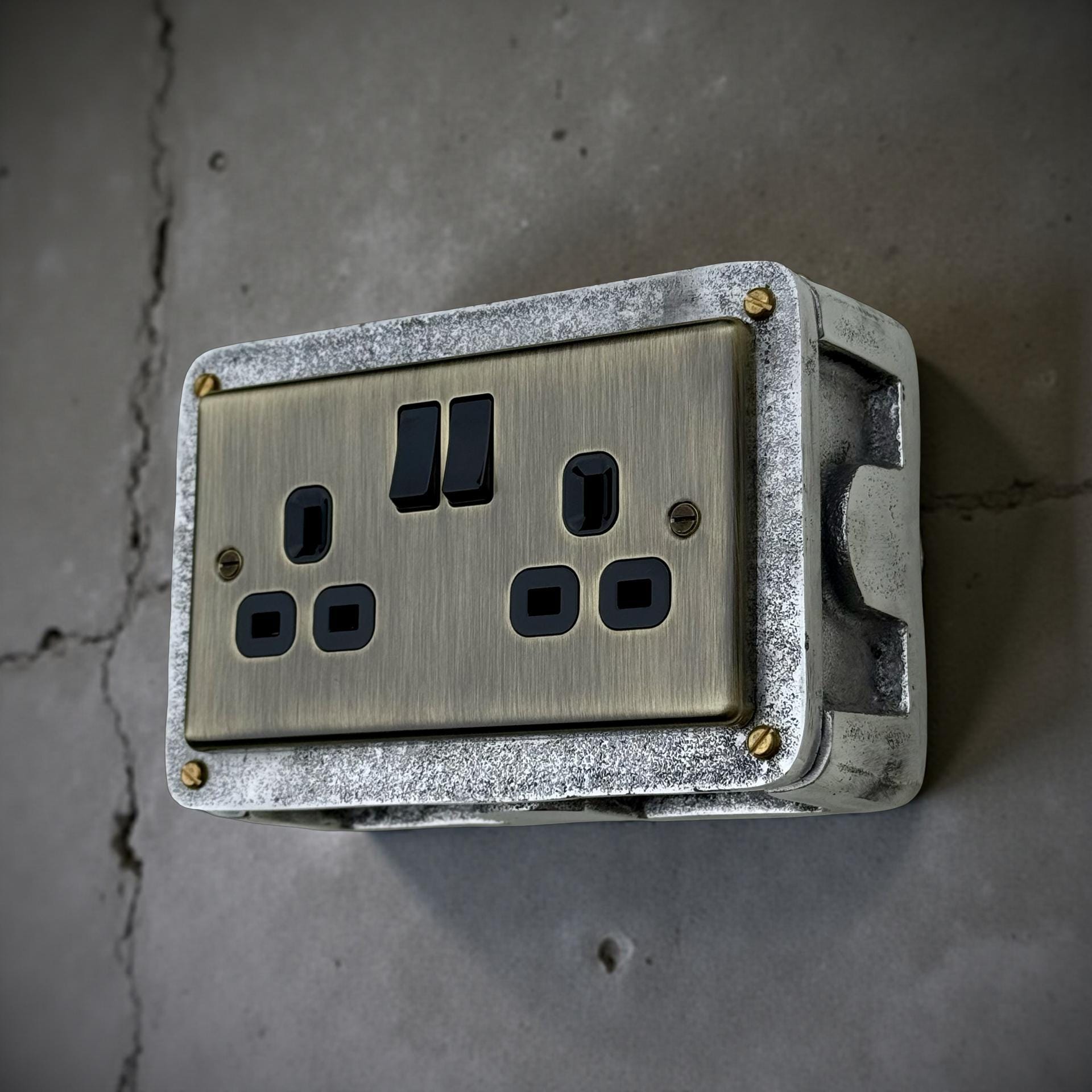Antique Brass Double Switched 13A Power Socket 230V 13A 2 Gang 2G Solid Cast Metal Conduit Switch Industrial - BS EN Approved