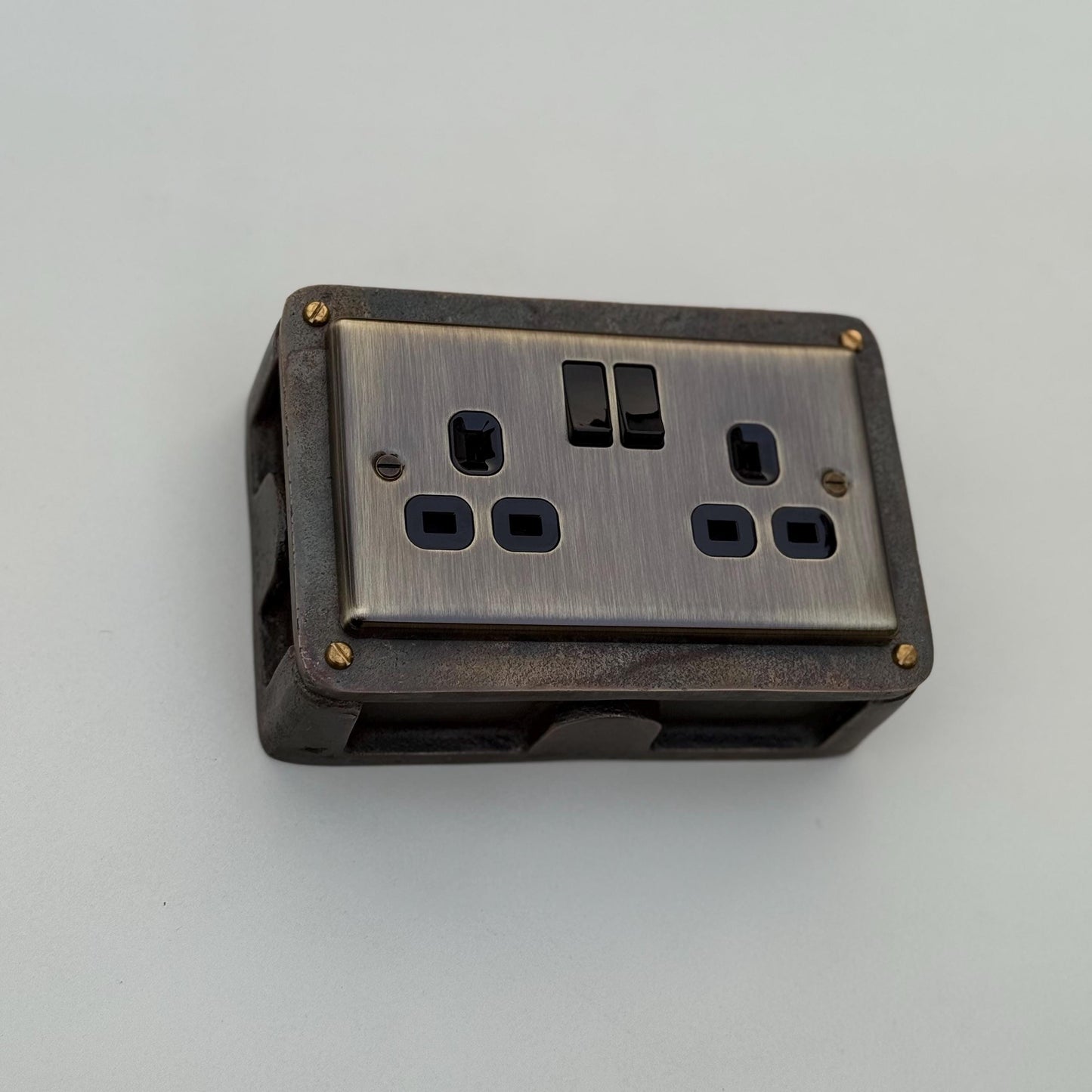 Antique Brass Double Switched 13A Power Socket 230V 13A 2 Gang 2G Solid Cast Metal Conduit Switch Industrial - BS EN Approved