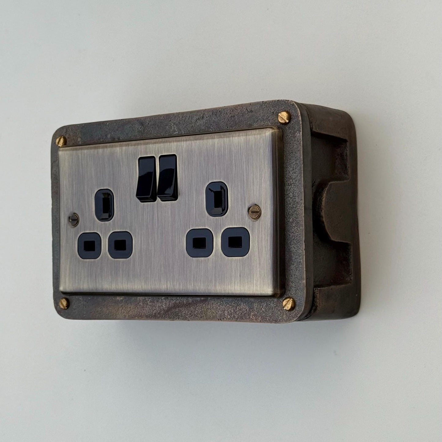 Antique Brass Double Switched 13A Power Socket 230V 13A 2 Gang 2G Solid Cast Metal Conduit Switch Industrial - BS EN Approved