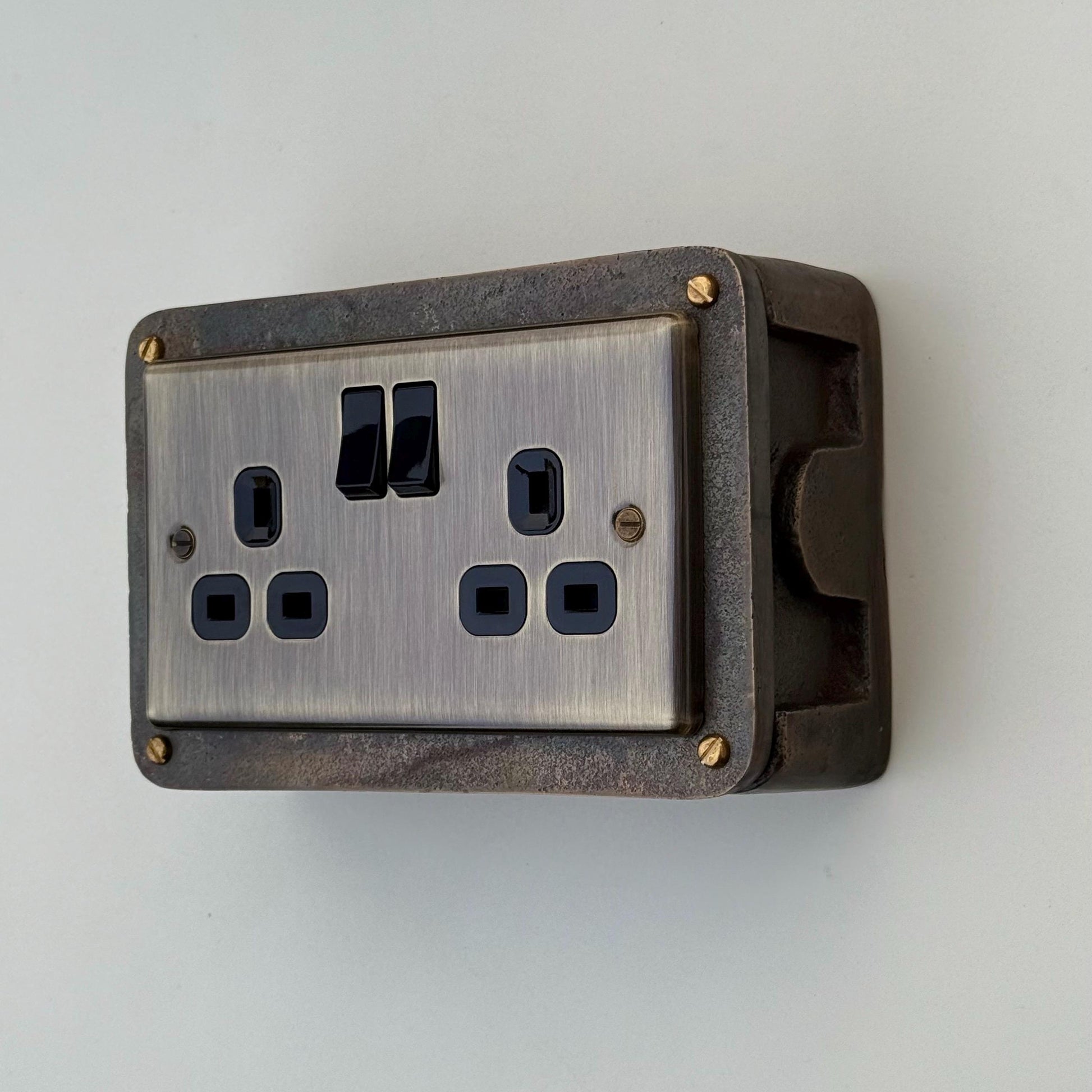 Antique Brass Double Switched 13A Power Socket 230V 13A 2 Gang 2G Solid Cast Metal Conduit Switch Industrial - BS EN Approved
