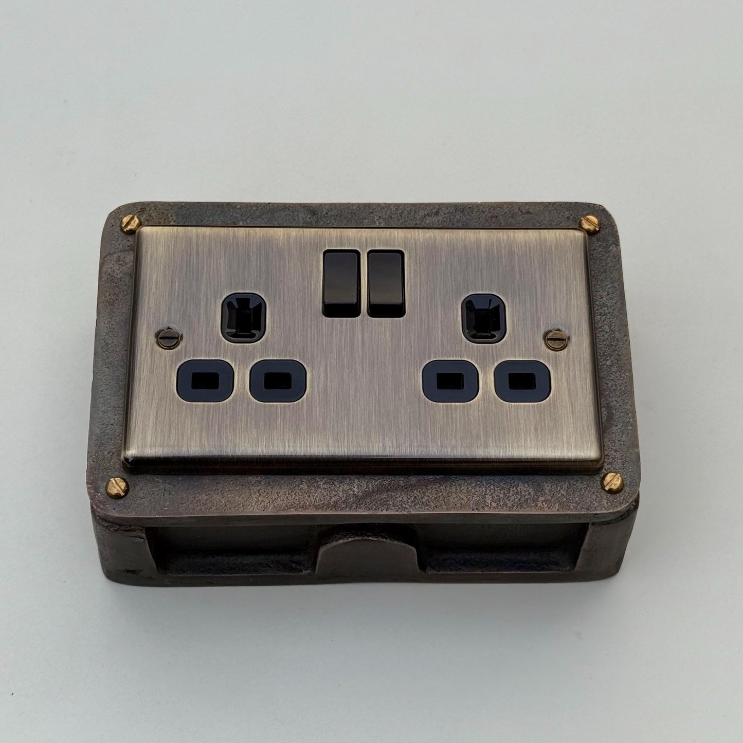 Antique Brass Double Switched 13A Power Socket 230V 13A 2 Gang 2G Solid Cast Metal Conduit Switch Industrial - BS EN Approved