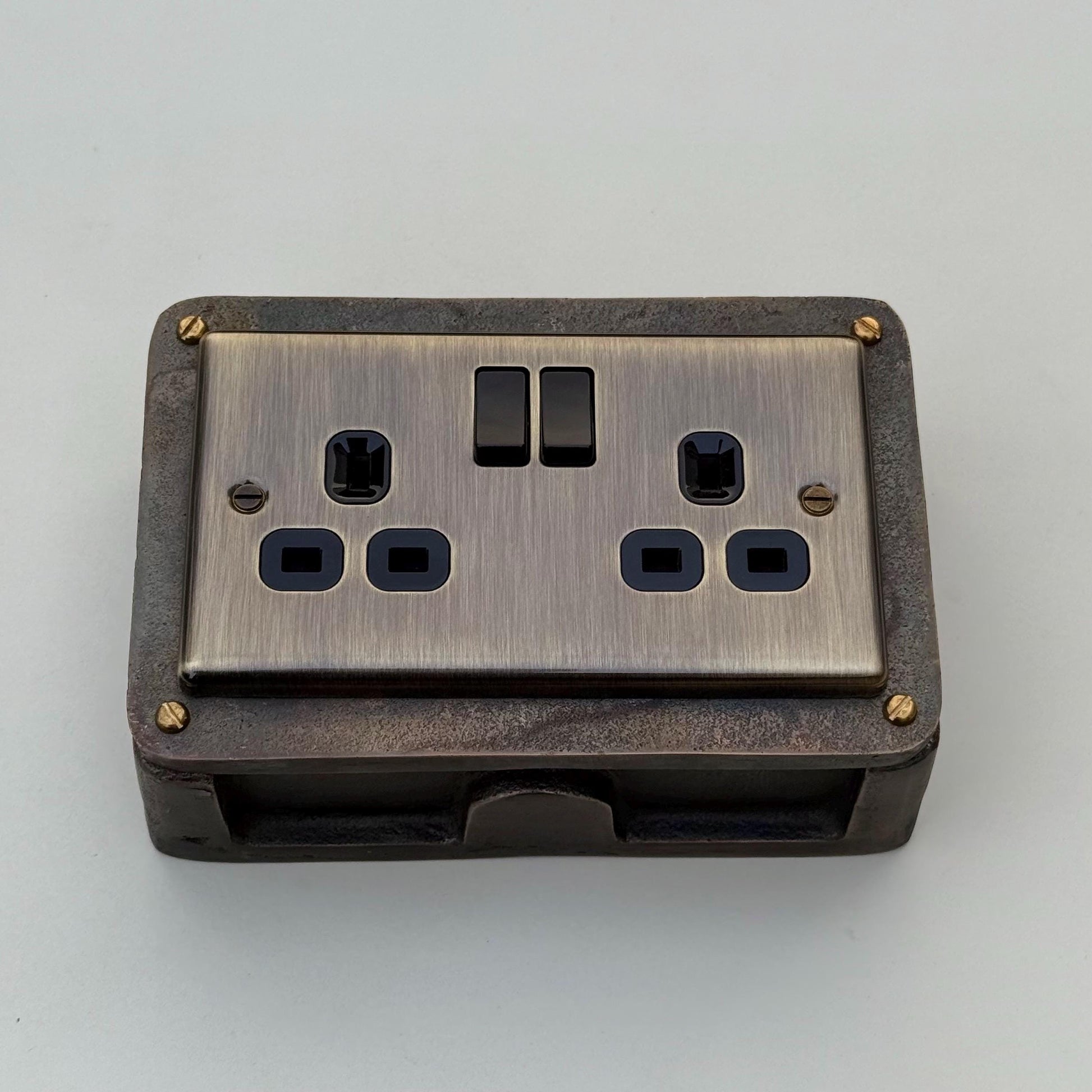 Antique Brass Double Switched 13A Power Socket 230V 13A 2 Gang 2G Solid Cast Metal Conduit Switch Industrial - BS EN Approved