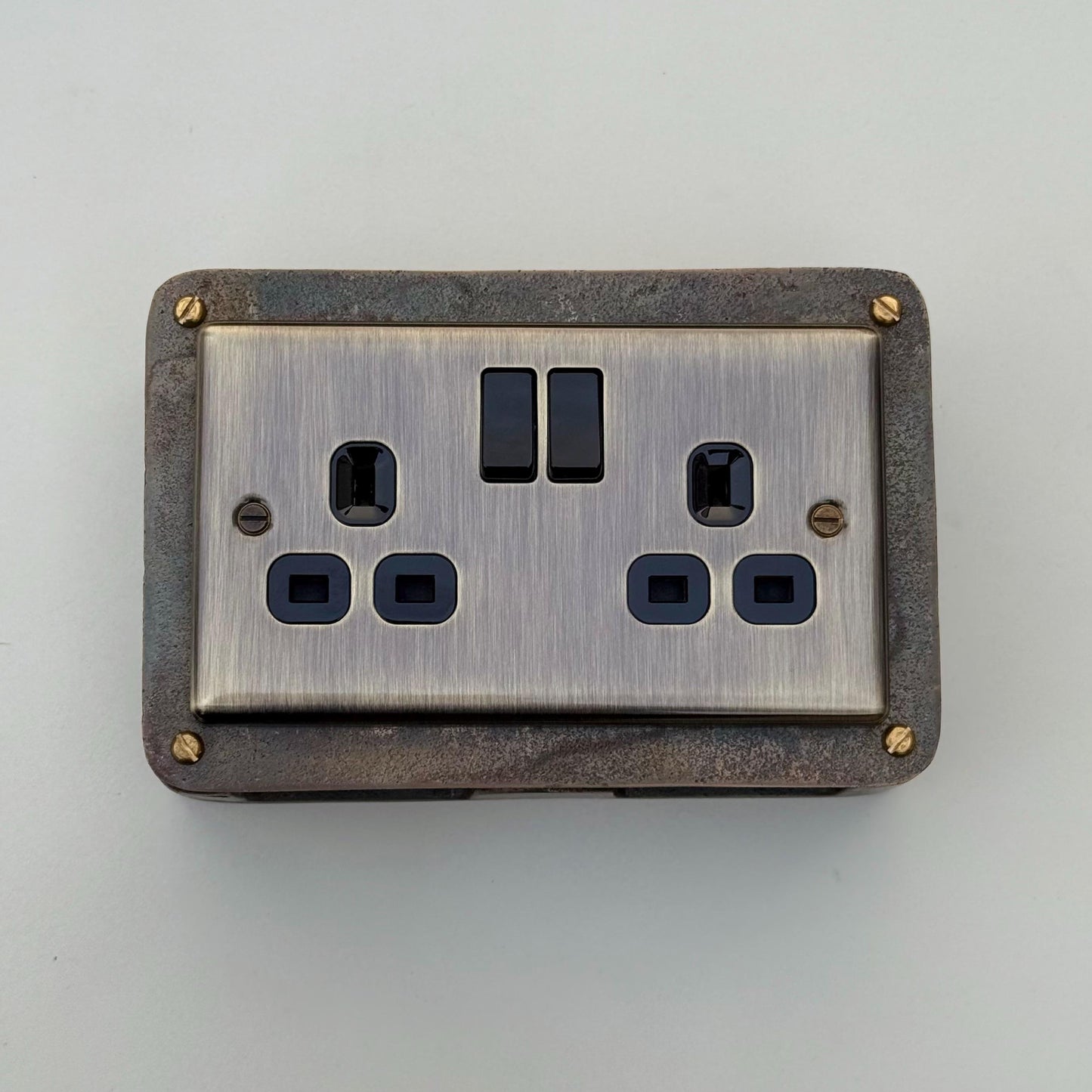 Antique Brass Double Switched 13A Power Socket 230V 13A 2 Gang 2G Solid Cast Metal Conduit Switch Industrial - BS EN Approved