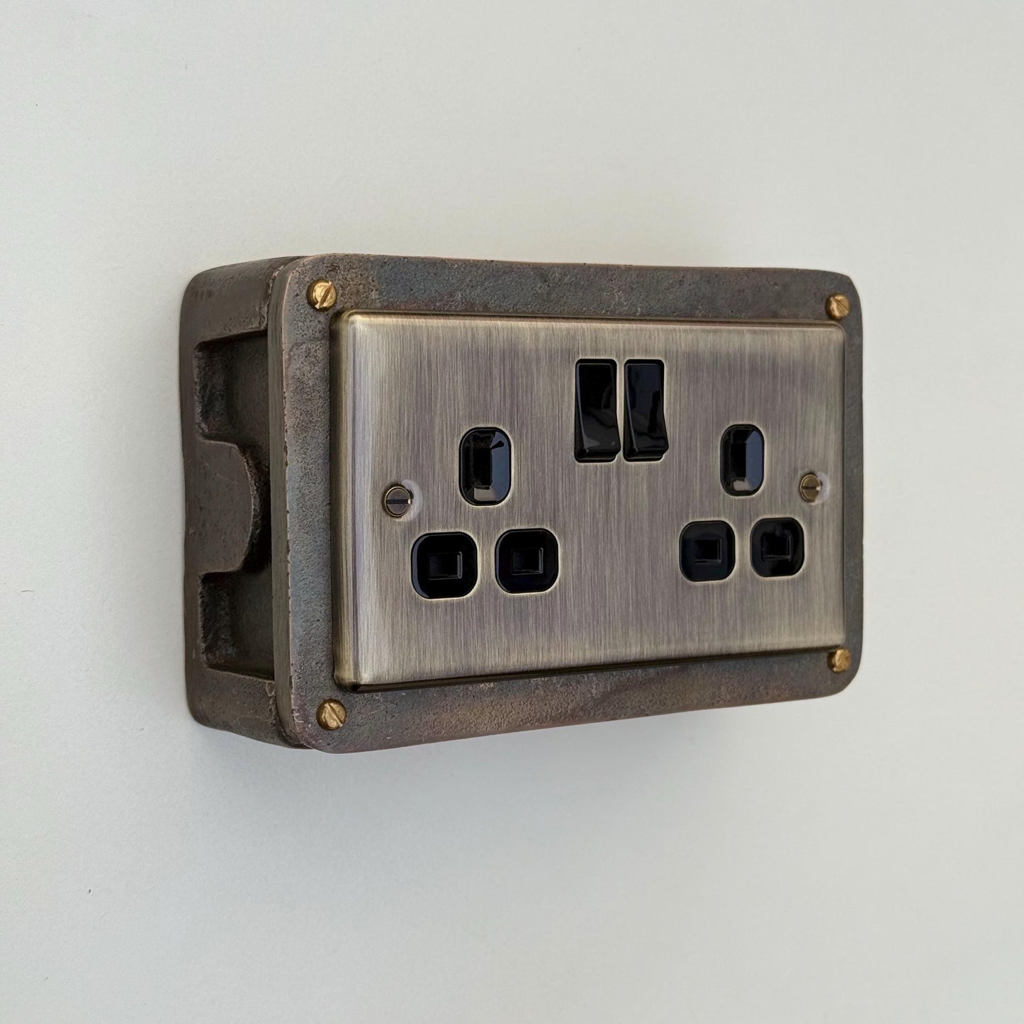 Antique Brass Double Switched 13A Power Socket 230V 13A 2 Gang 2G Solid Cast Metal Conduit Switch Industrial - BS EN Approved