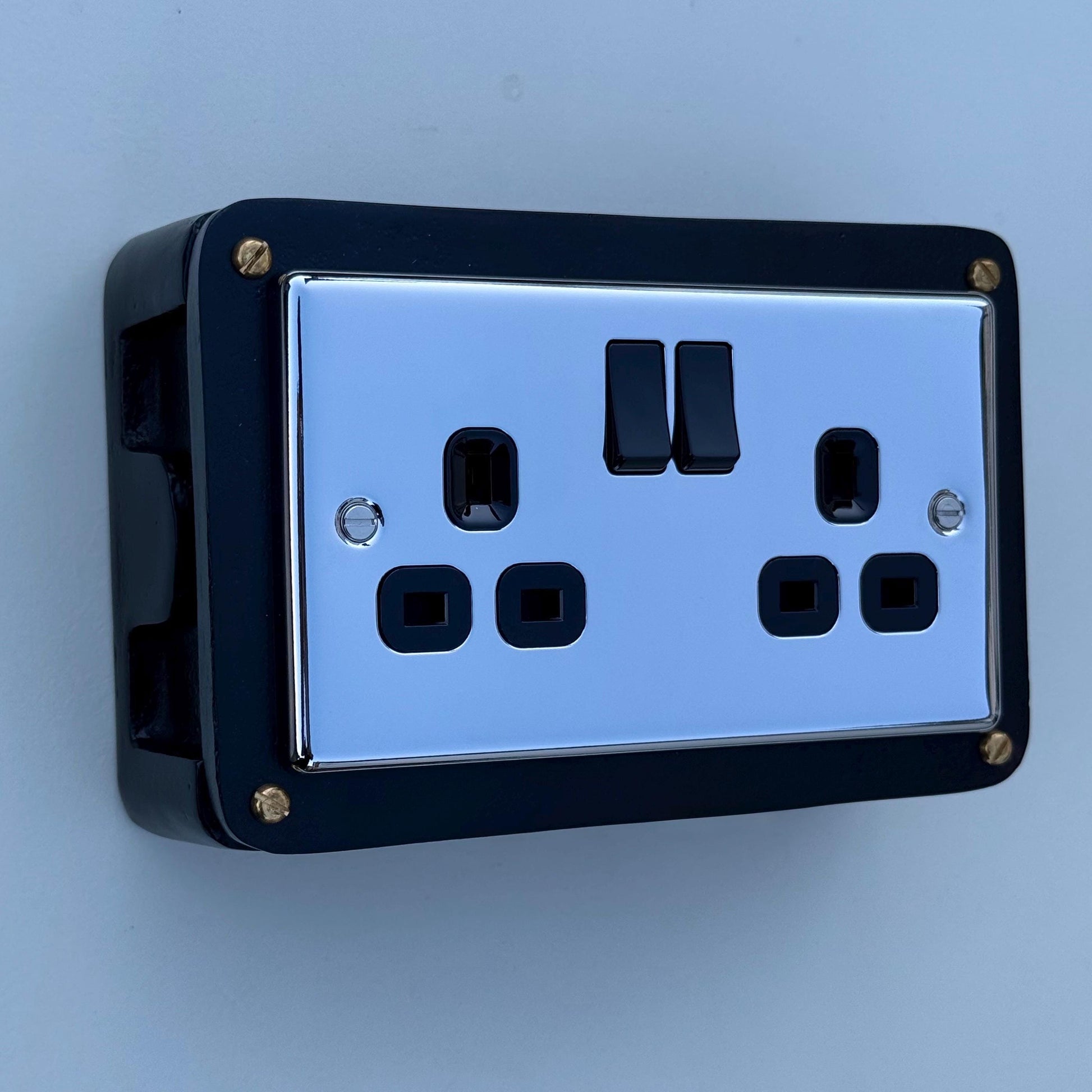 Black Double Switched Mirror Finish Power Socket 230V 2 Gang Solid Cast Metal Conduit Switch