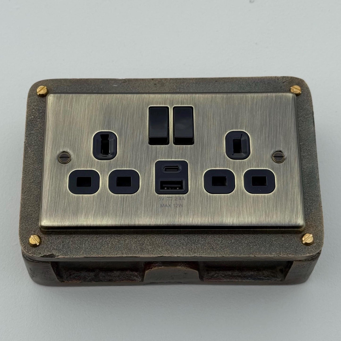 Antique Brass Double Switched Solid Cast Metal Conduit 2-Gang Socket + 2 Outlet Type A & C USB Charger