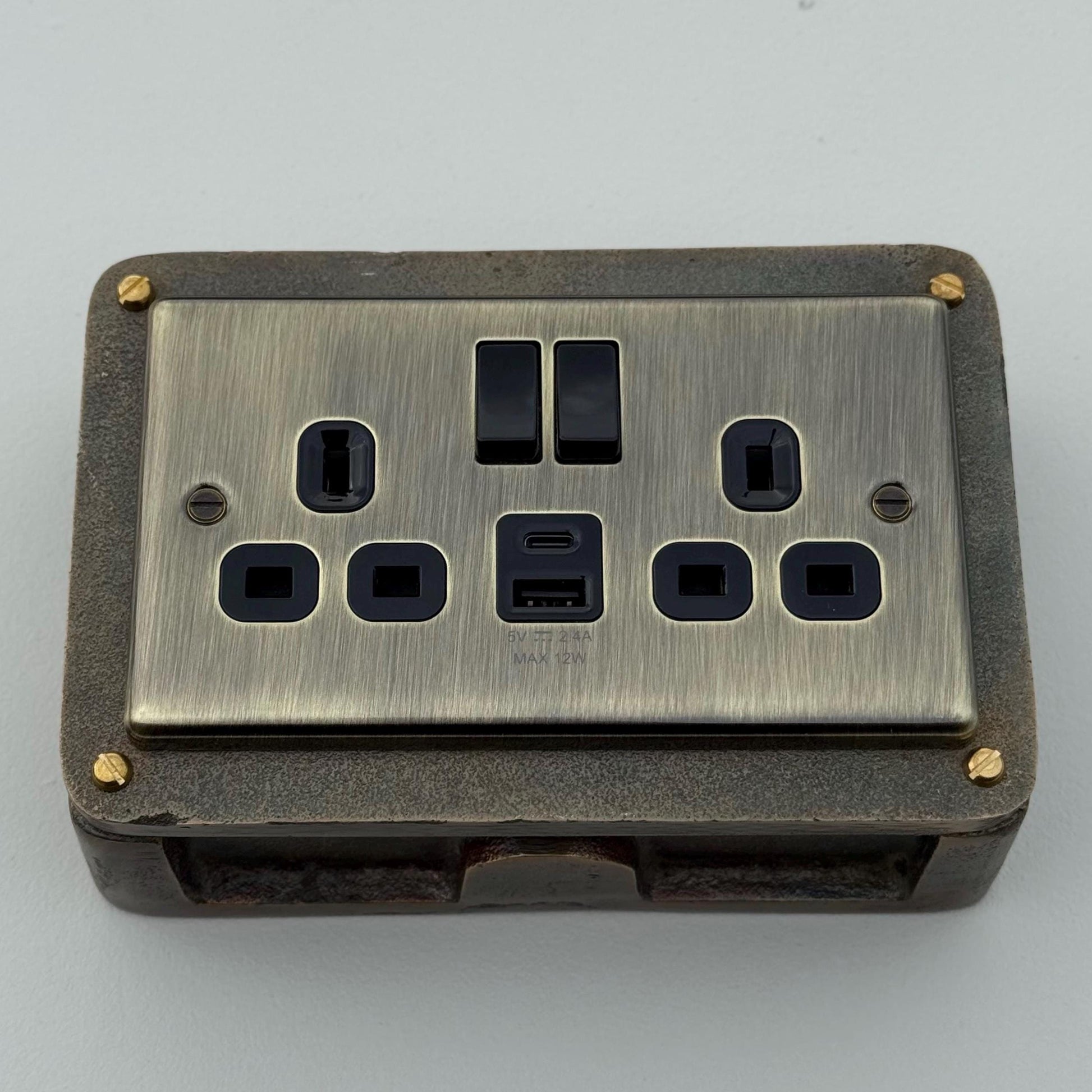 Antique Brass Double Switched Solid Cast Metal Conduit 2-Gang Socket + 2 Outlet Type A & C USB Charger