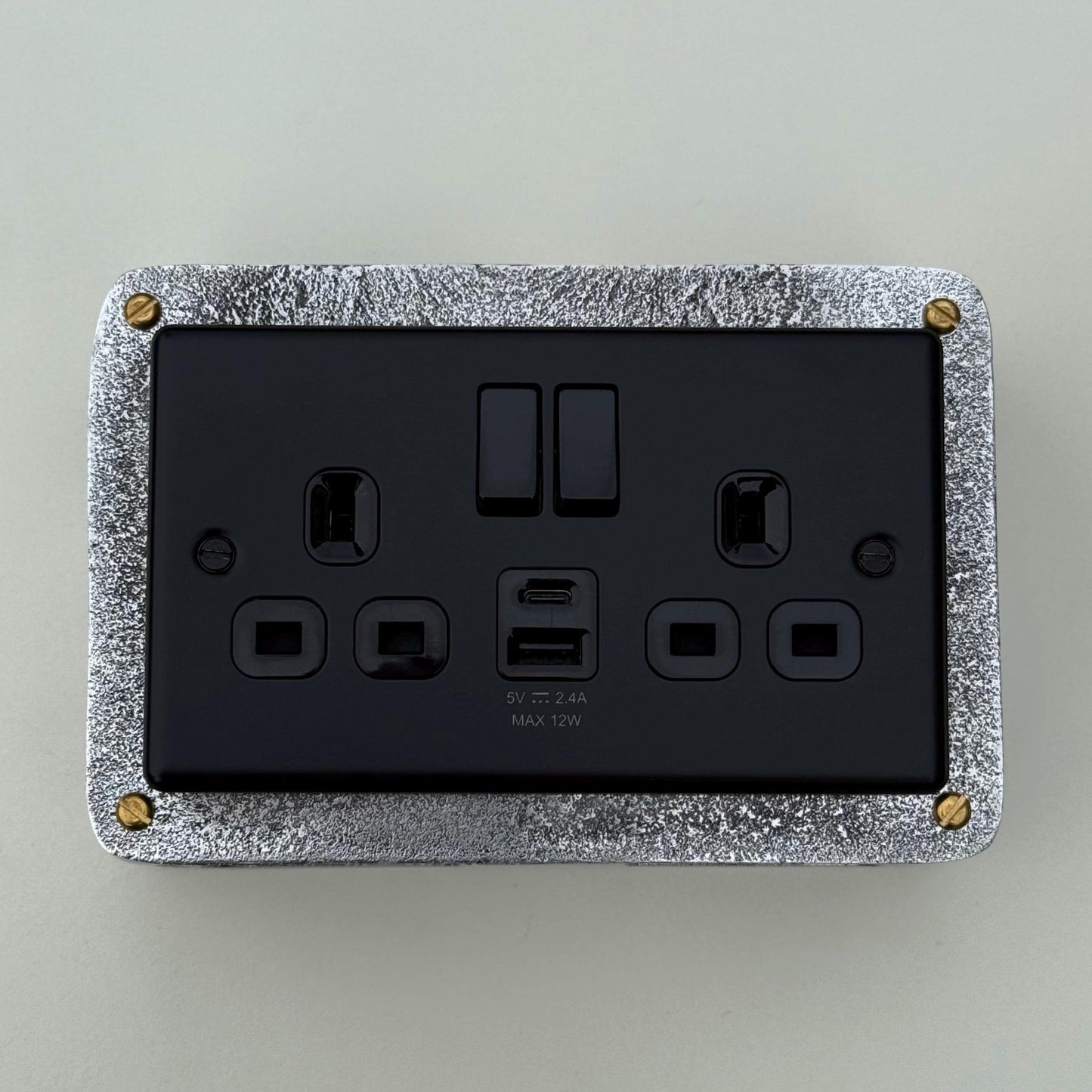 Matt Black Double Switched Solid Cast Metal Conduit 2-Gang Socket + 2 Outlet Type A & C USB Charger