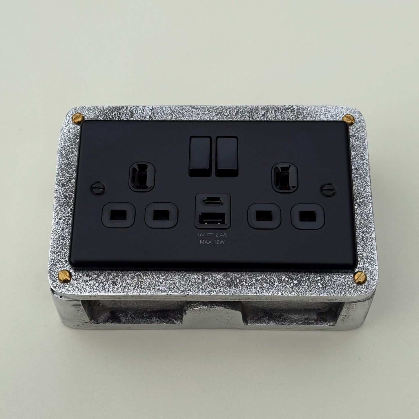 Matt Black Double Switched Solid Cast Metal Conduit 2-Gang Socket + 2 Outlet Type A & C USB Charger