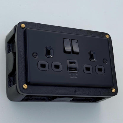 Matt Black Double Switched Solid Cast Metal Conduit 2-Gang Socket + 2.4A 12W 2 Outlet Type A & C USB Charger