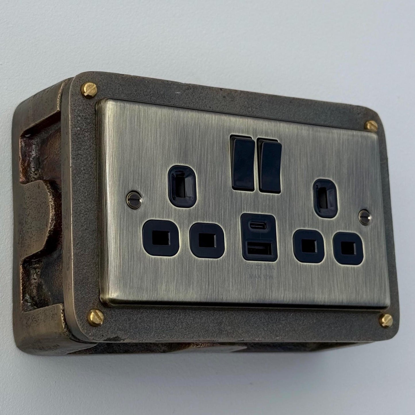 Antique Brass Double Switched Solid Cast Metal Conduit 2-Gang Socket + 2 Outlet Type A & C USB Charger