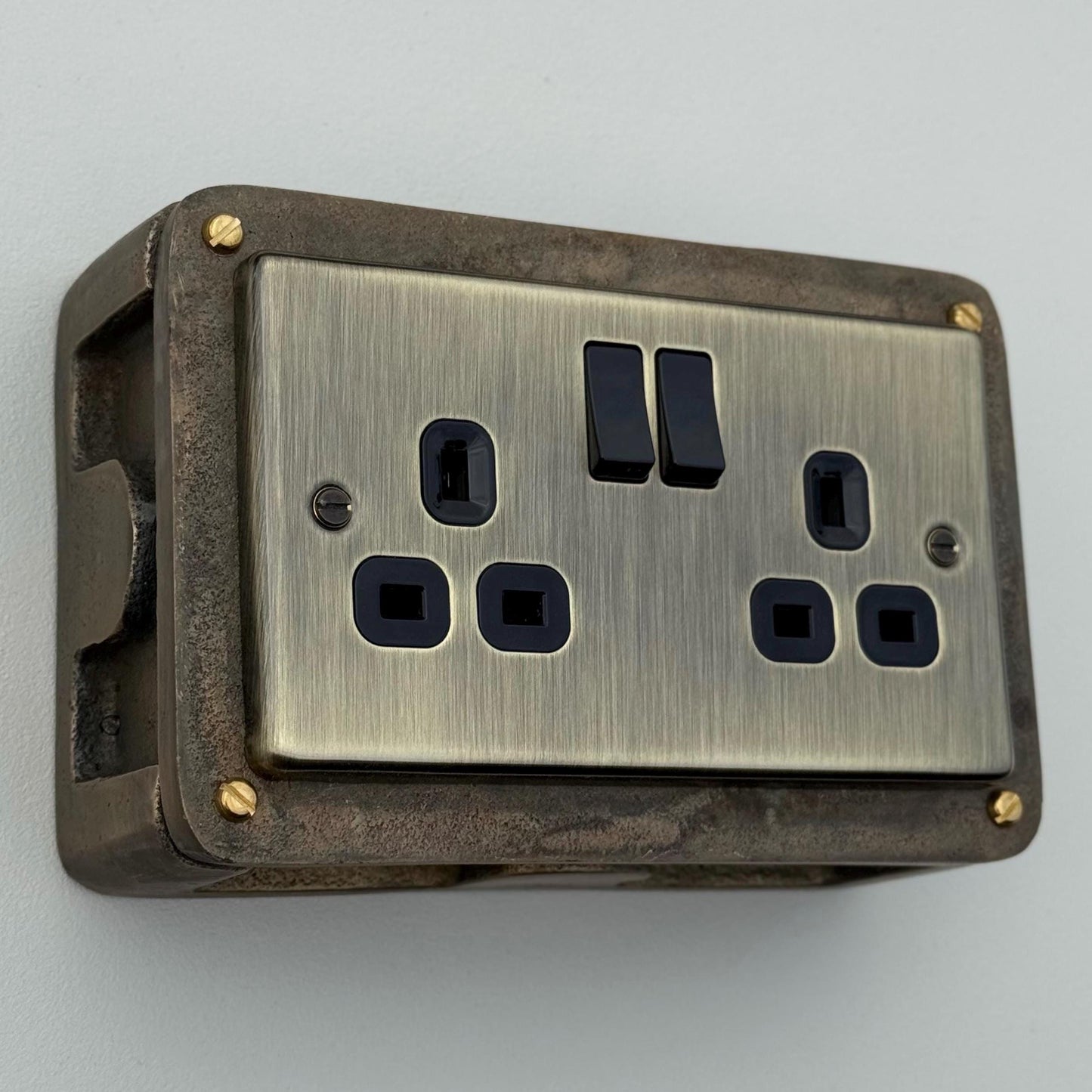 Antique Brass Double Switched Solid Cast Metal Conduit 2-Gang Socket + 2 Outlet Type A & C USB Charger