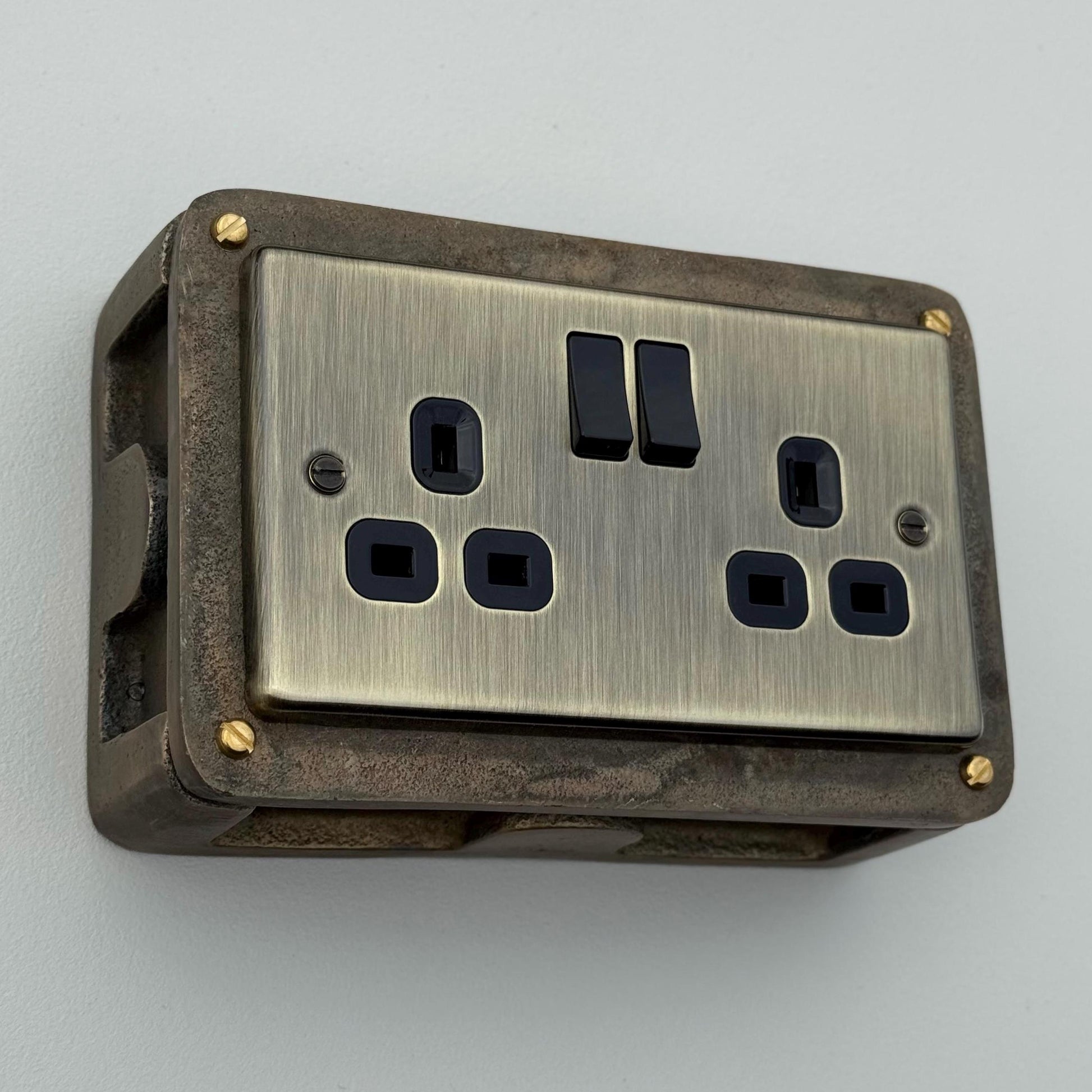 Antique Brass Double Switched Solid Cast Metal Conduit 2-Gang Socket + 2 Outlet Type A & C USB Charger