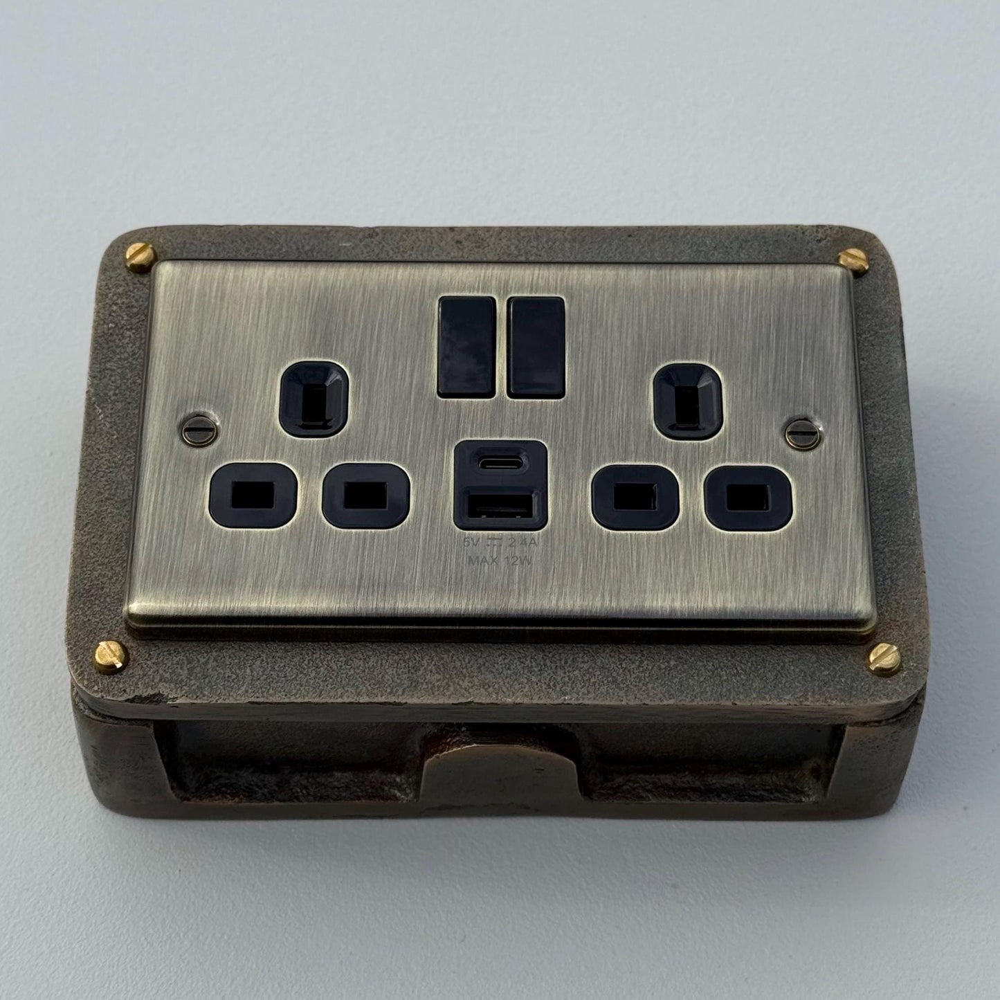 Antique Brass Double Switched Solid Cast Metal Conduit 2-Gang Socket + 2 Outlet Type A & C USB Charger