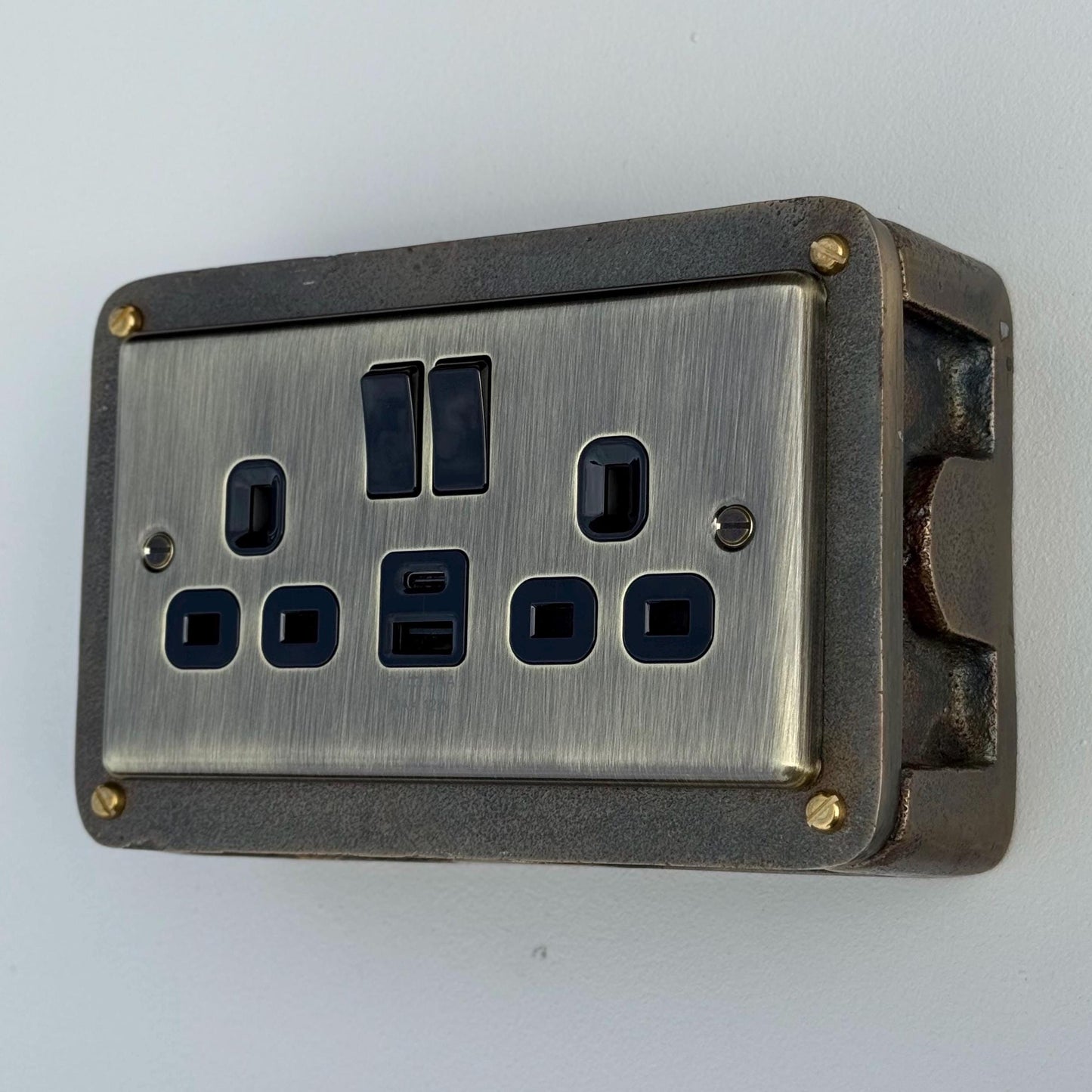 Antique Brass Double Switched Solid Cast Metal Conduit 2-Gang Socket + 2 Outlet Type A & C USB Charger