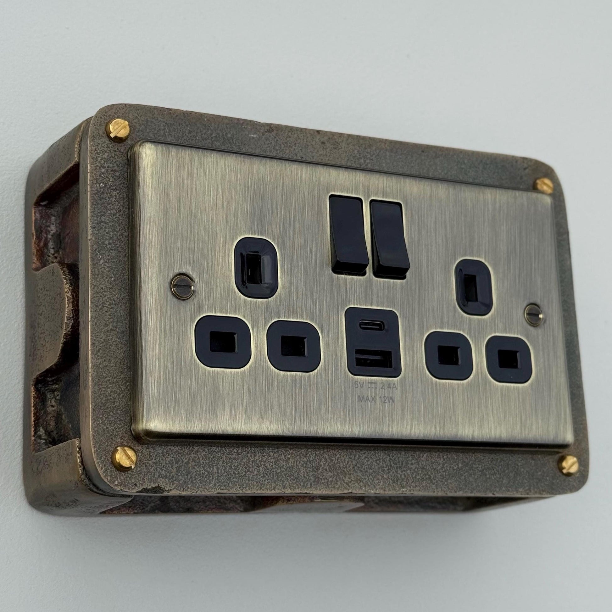 Antique Brass Double Switched Solid Cast Metal Conduit 2-Gang Socket + 2 Outlet Type A & C USB Charger