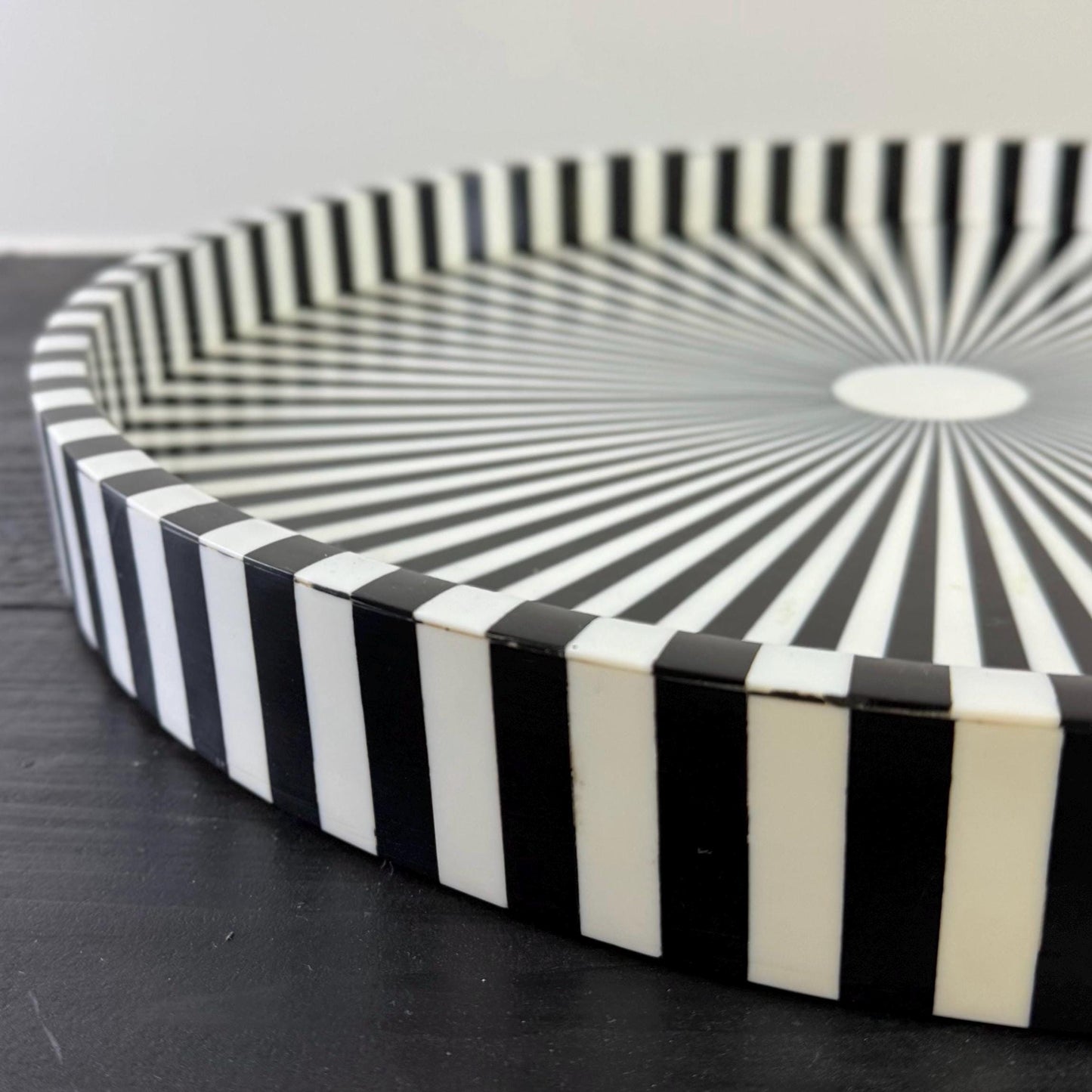 Modern Black and White Optical Illusion Round Tray