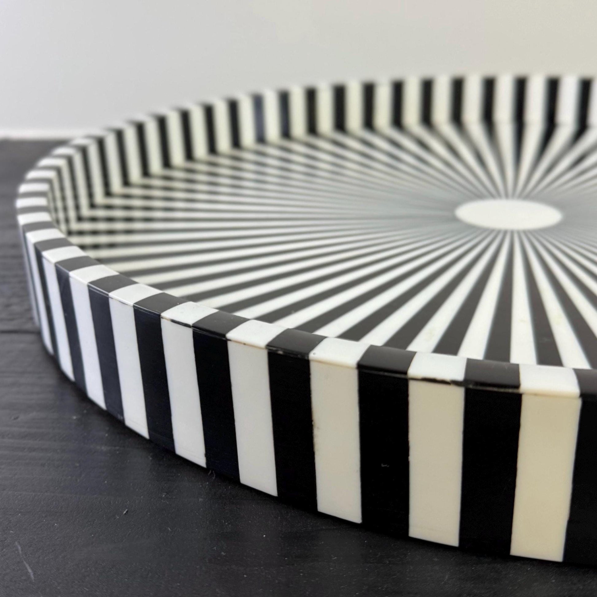Modern Black and White Optical Illusion Round Tray
