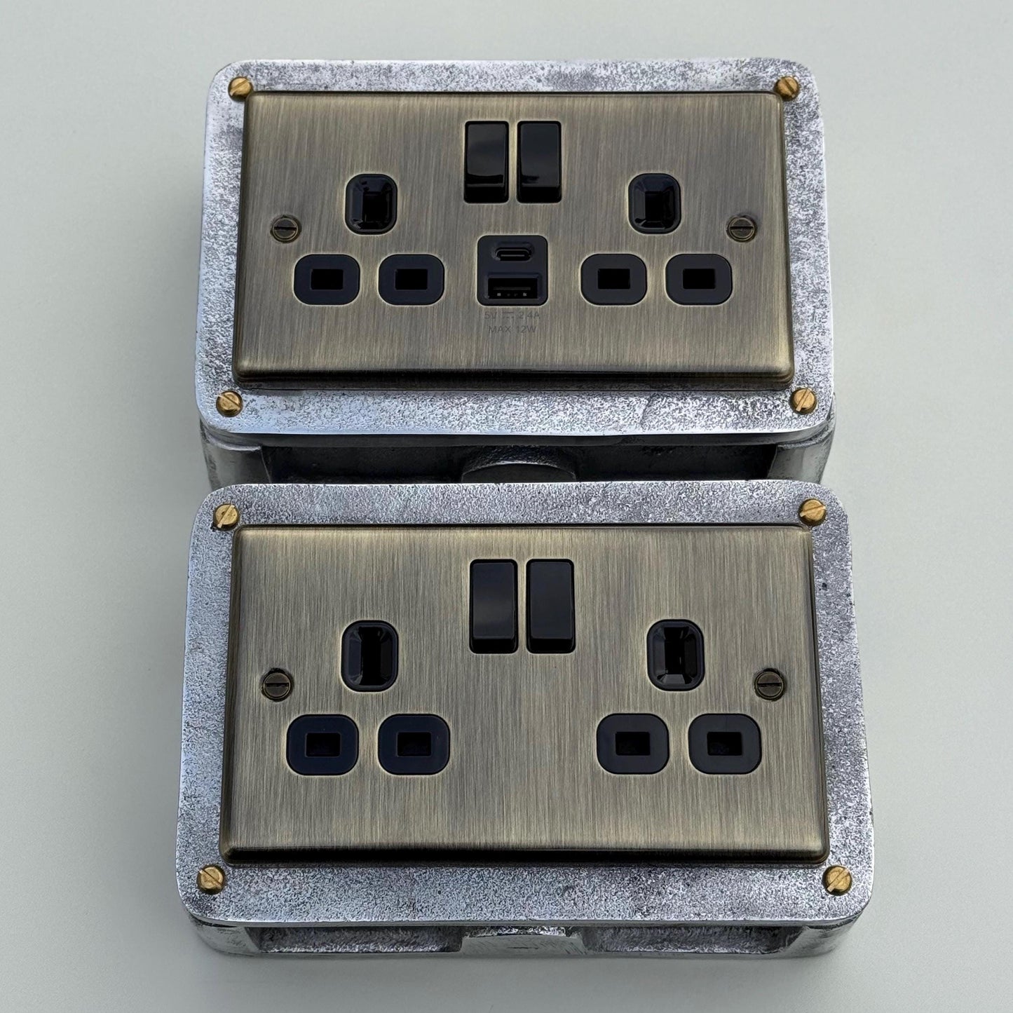 Antique Brass Double Switched 13A Power Socket 230V 13A 2 Gang 2G Solid Cast Metal Conduit Industrial