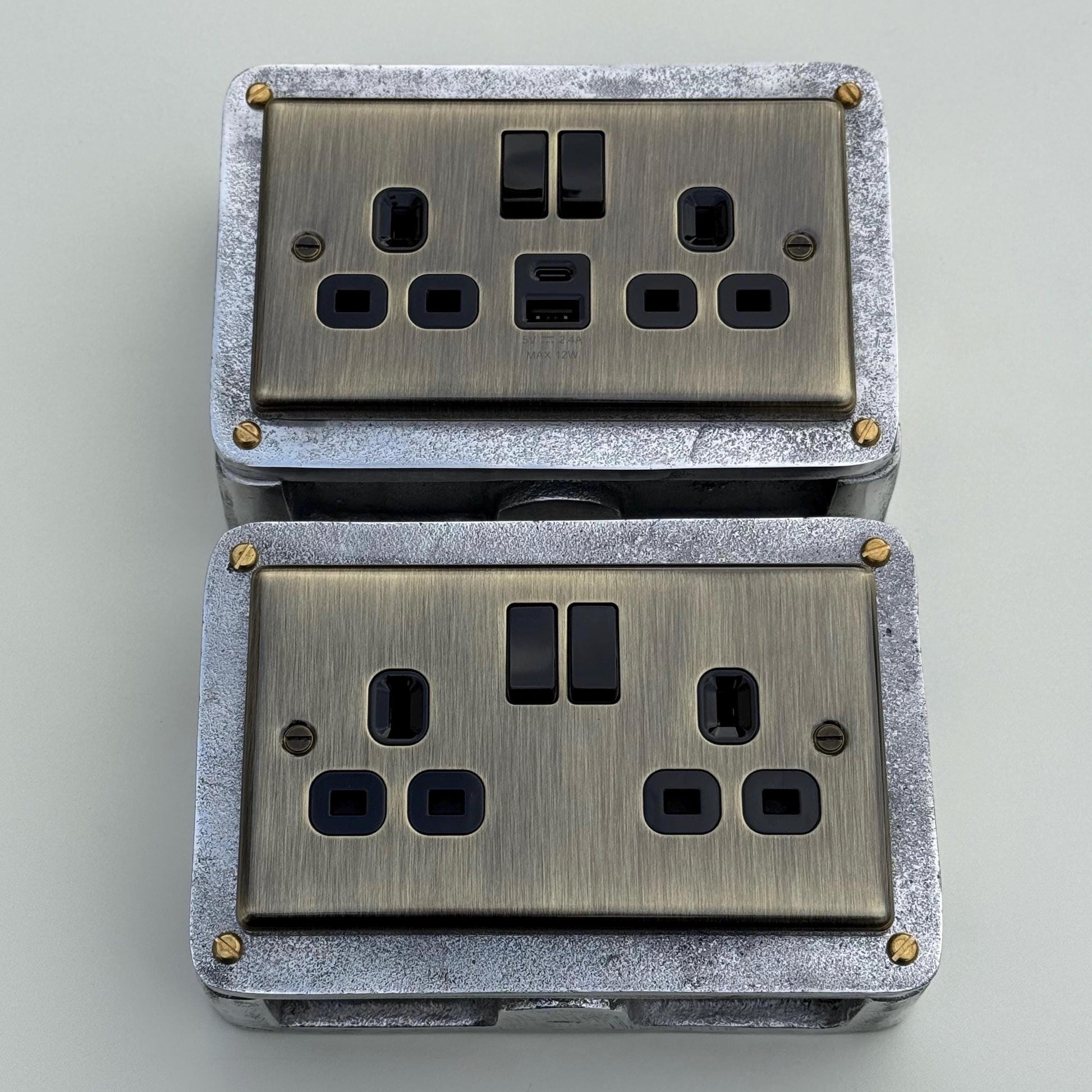 Antique Brass Double Switched 13A Power Socket 230V 13A 2 Gang 2G Solid Cast Metal Conduit Industrial