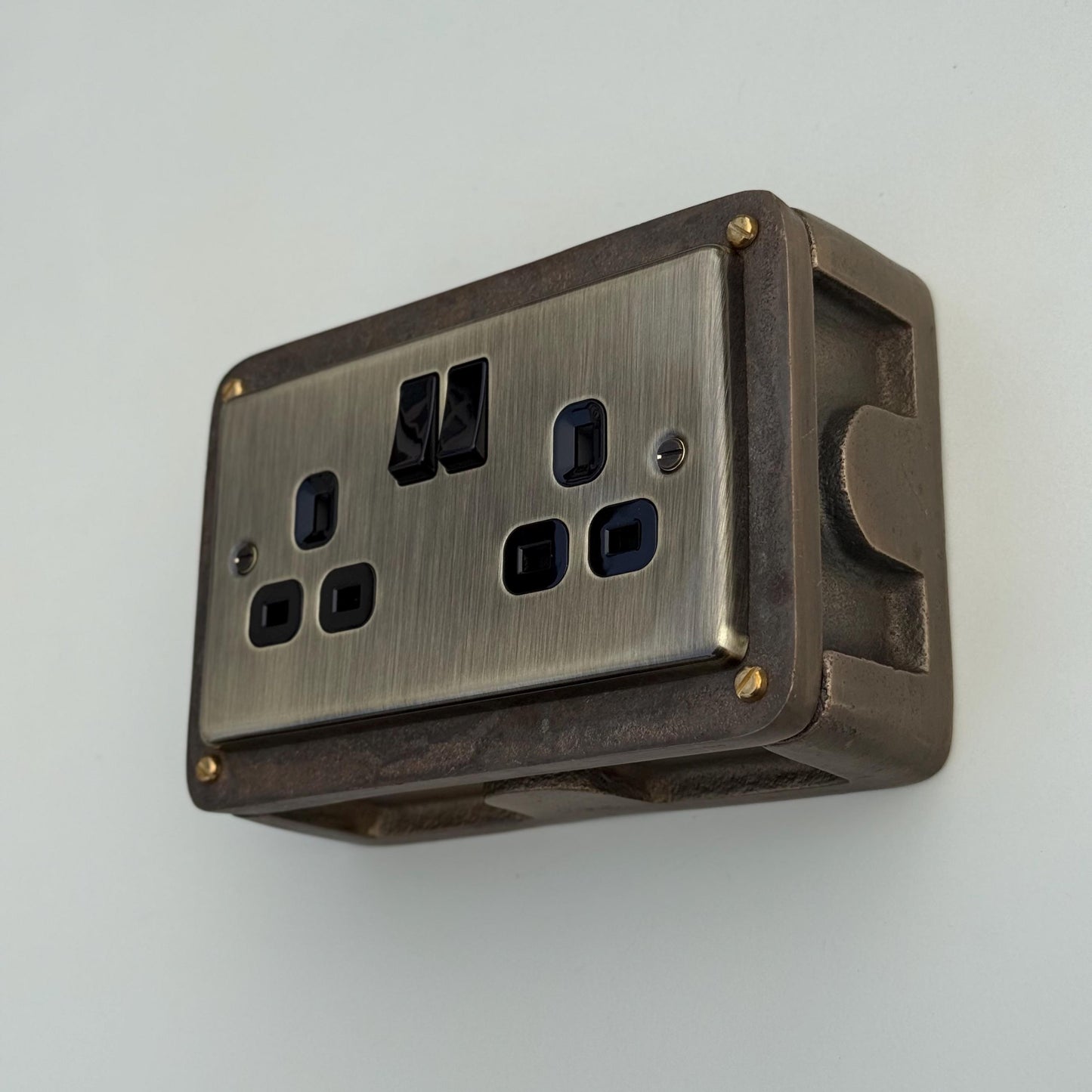 Antique Brass Double Switched Solid Cast Metal Conduit 2-Gang Socket + 2 Outlet Type A & C USB Charger
