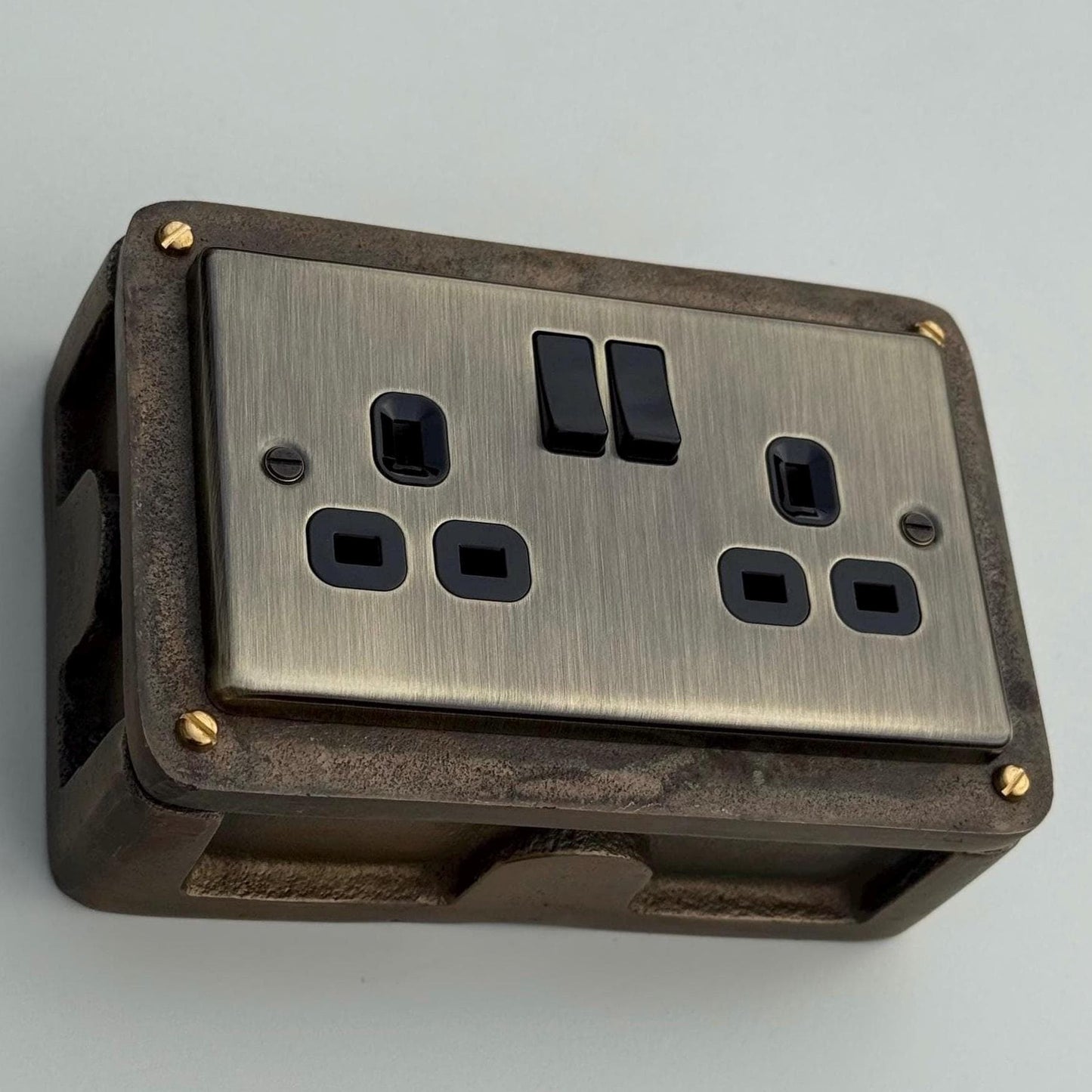 Antique Brass Double Switched Solid Cast Metal Conduit 2-Gang Socket + 2 Outlet Type A & C USB Charger