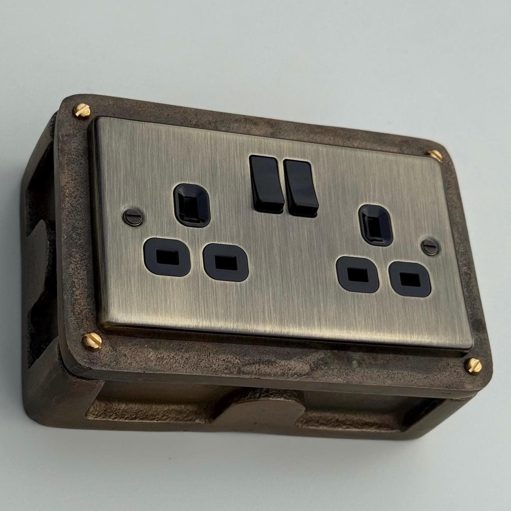 Antique Brass Double Switched Solid Cast Metal Conduit 2-Gang Socket + 2 Outlet Type A & C USB Charger