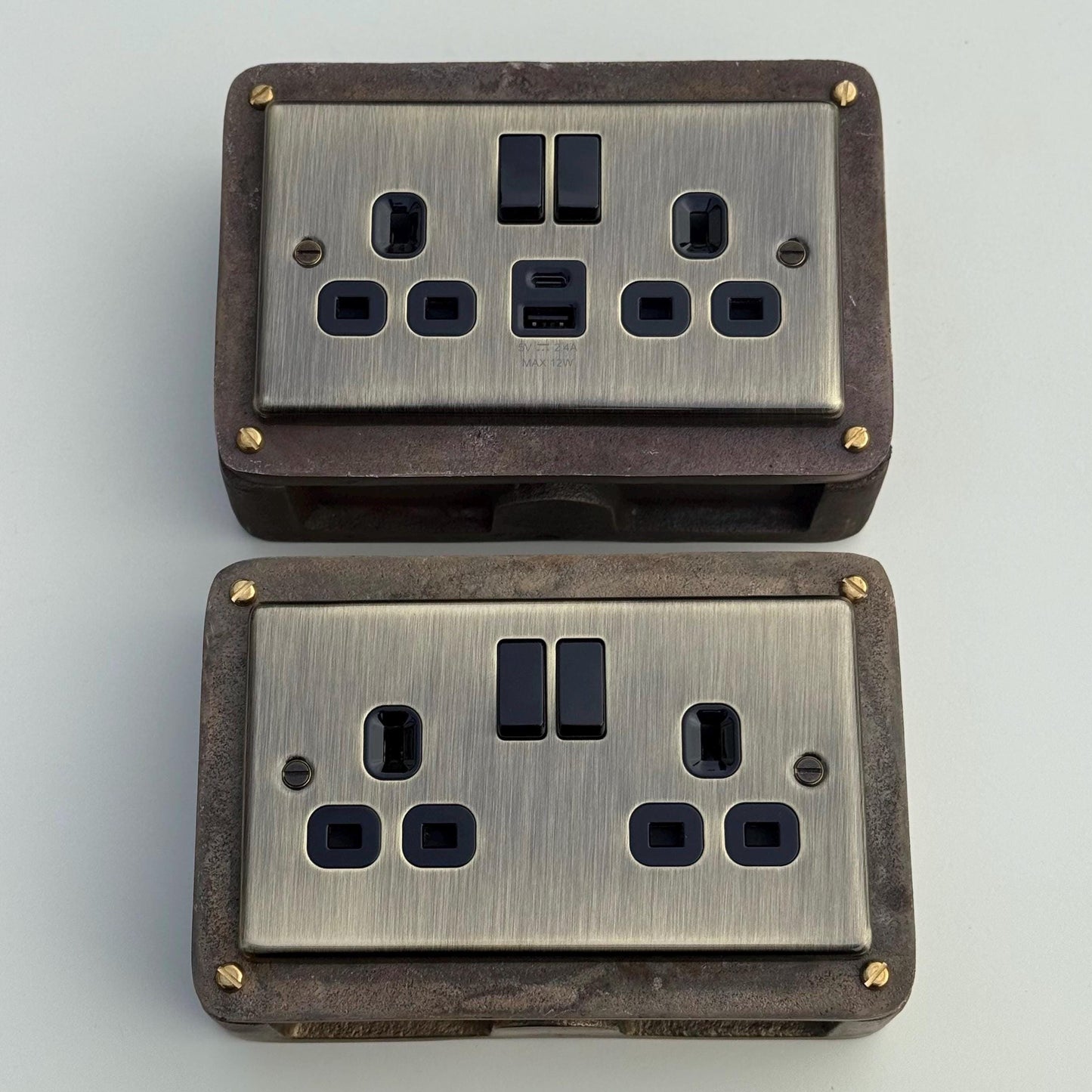 Antique Brass Double Switched Solid Cast Metal Conduit 2-Gang Socket + 2 Outlet Type A & C USB Charger