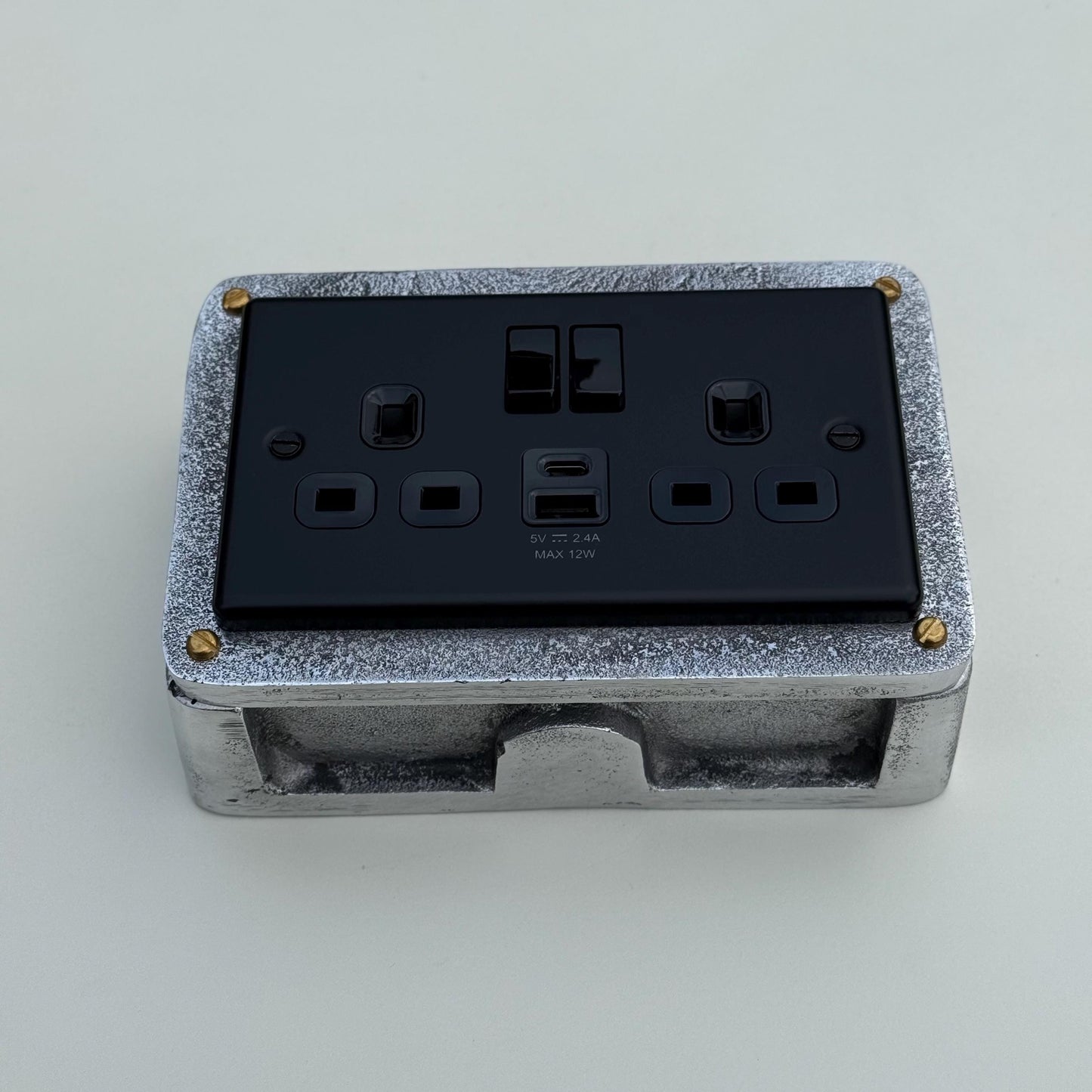 Matt Black Double Switched Solid Cast Metal Conduit 2-Gang Socket + 2 Outlet Type A & C USB Charger