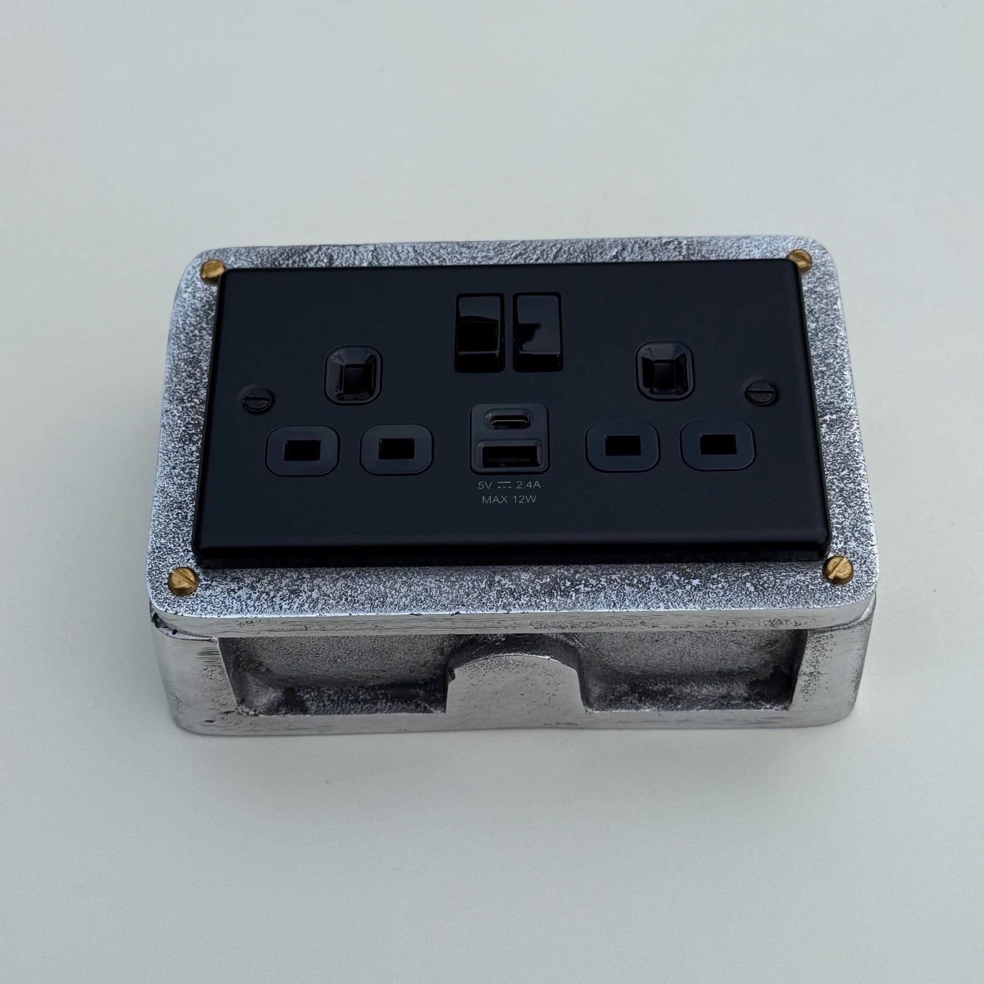 Matt Black Double Switched Solid Cast Metal Conduit 2-Gang Socket + 2 Outlet Type A & C USB Charger