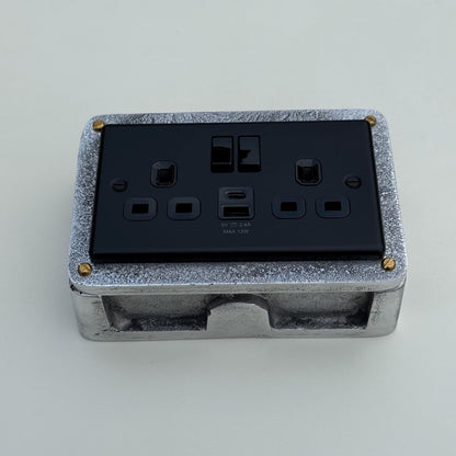 Matt Black Double Switched Solid Cast Metal Conduit 2-Gang Socket + 2 Outlet Type A & C USB Charger