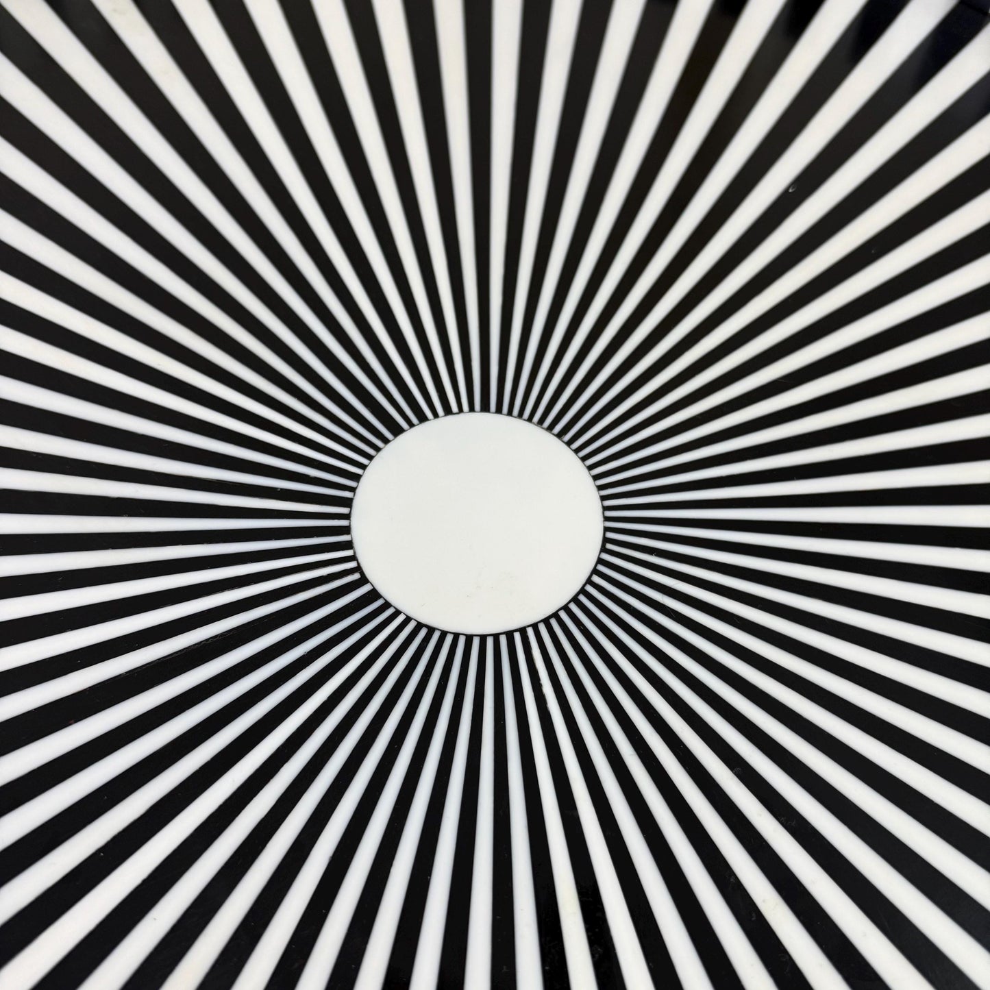 Modern Black and White Optical Illusion Round Tray